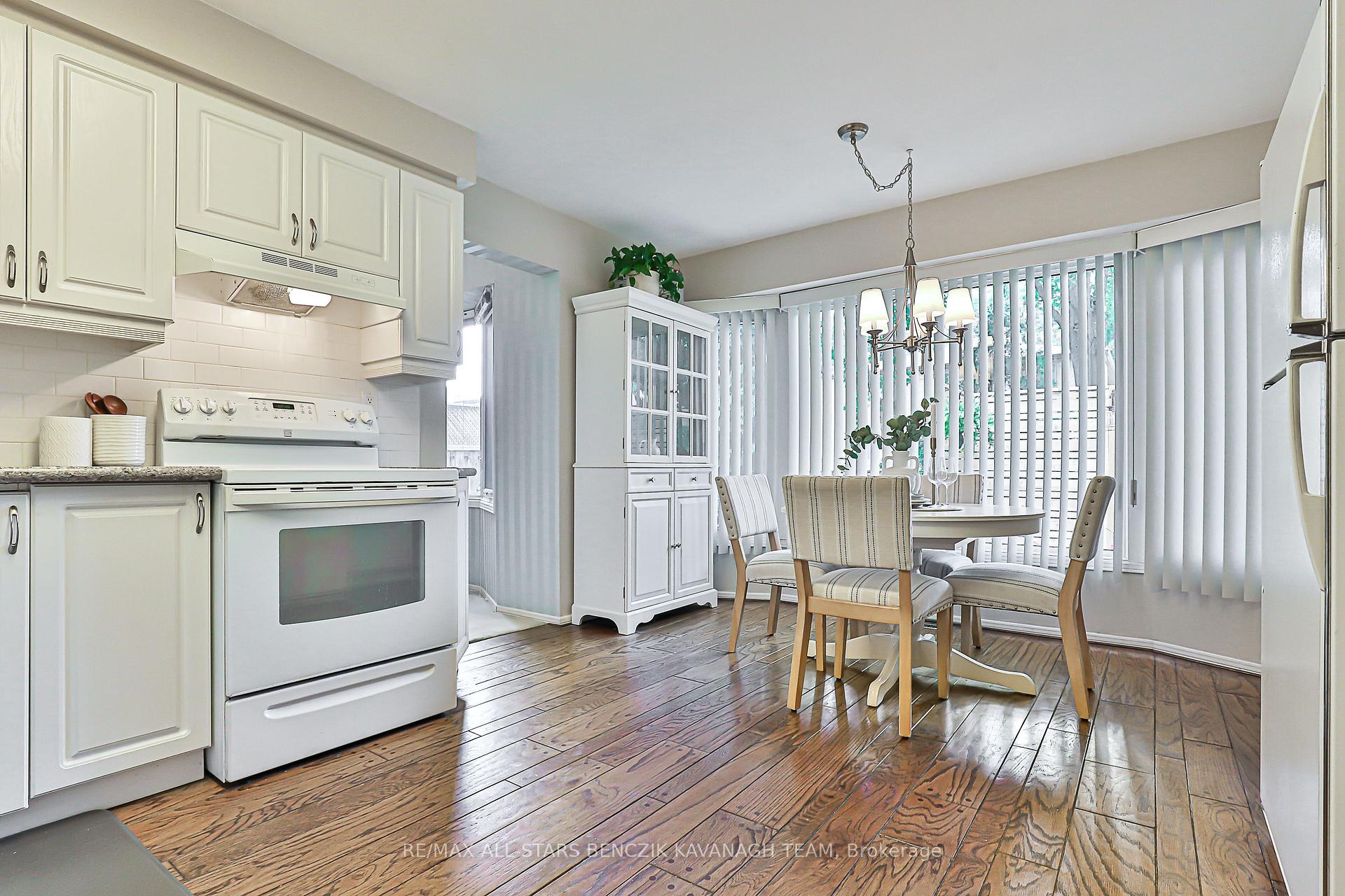 Photo 12 of 213 Fincham Avenue, Markham, Markham Village — HOMEH