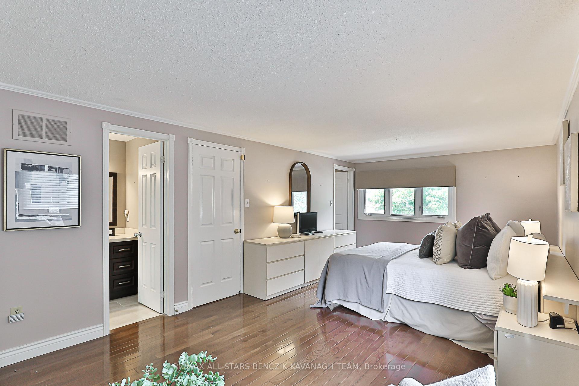 Photo 17 of 213 Fincham Avenue, Markham, Markham Village — HOMEH