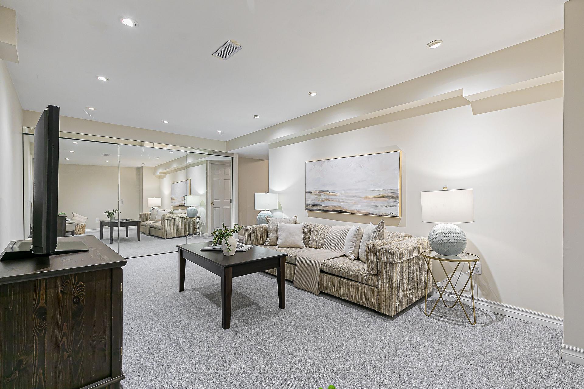 Photo 25 of 213 Fincham Avenue, Markham, Markham Village — HOMEH