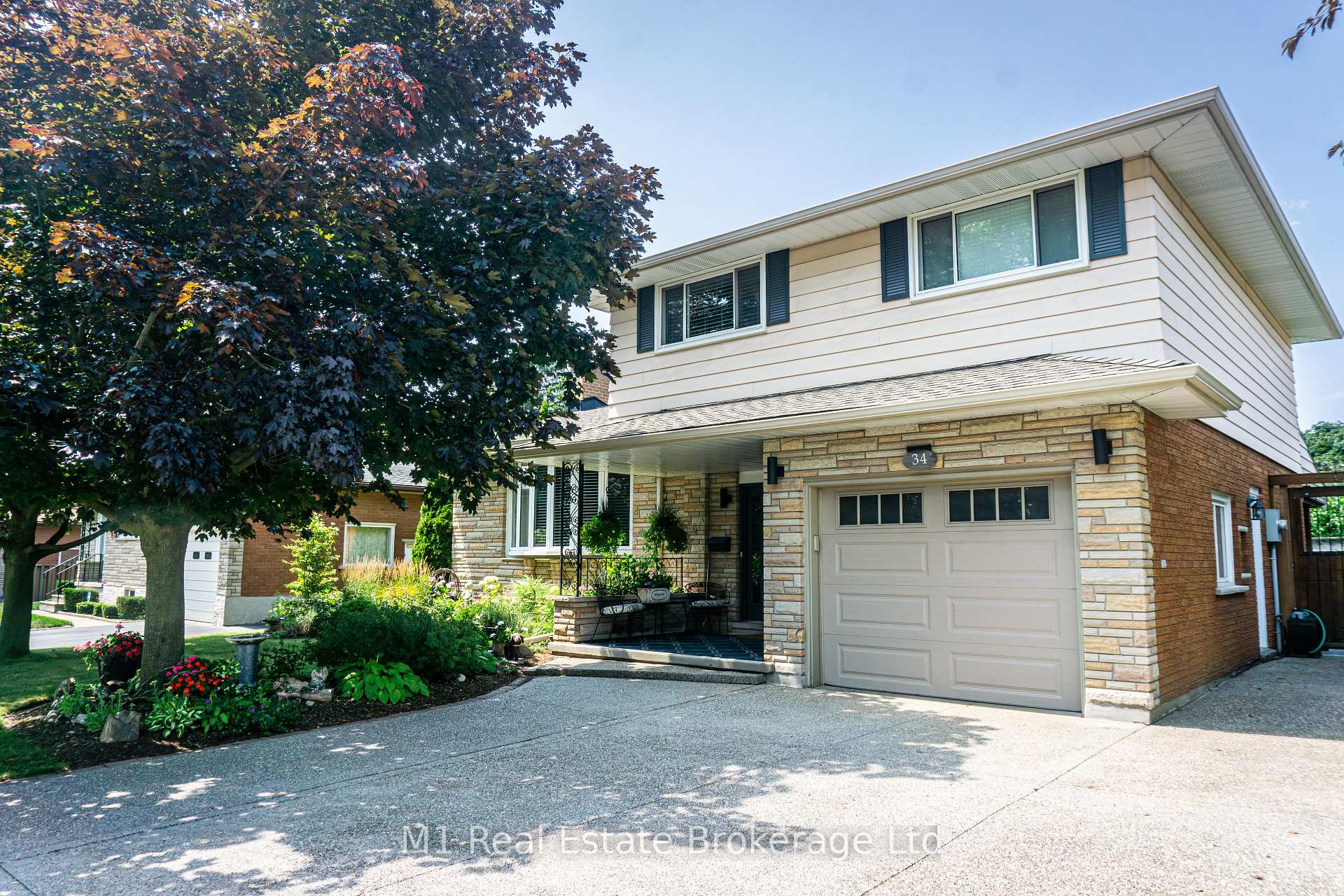 Photo 2 of 34 Strathcona Crescent, Kitchener — HOMEH