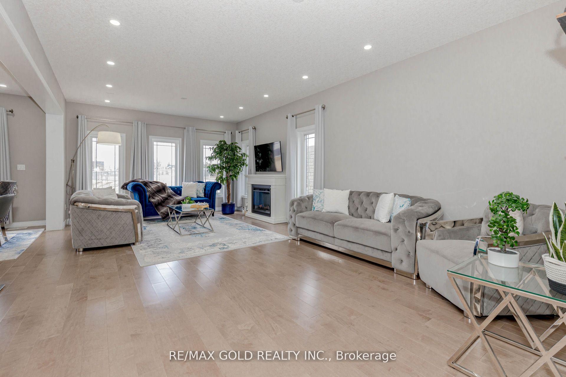 Photo 8 of 573 Florencedale Crescent, Kitchener — HOMEH