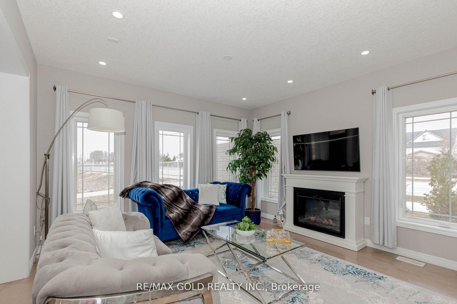 Photo 11 of 573 Florencedale Crescent, Kitchener — HOMEH