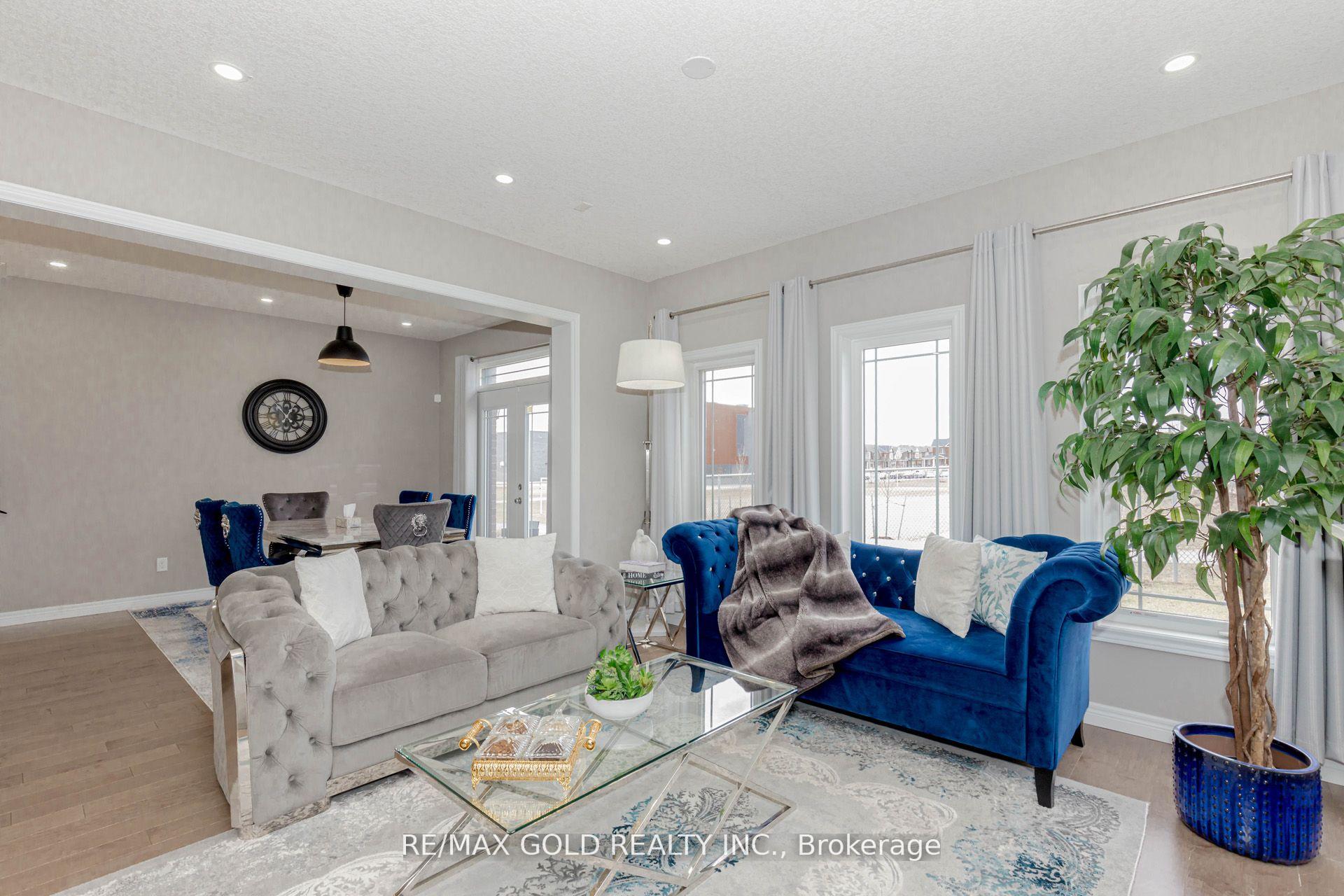 Photo 12 of 573 Florencedale Crescent, Kitchener — HOMEH