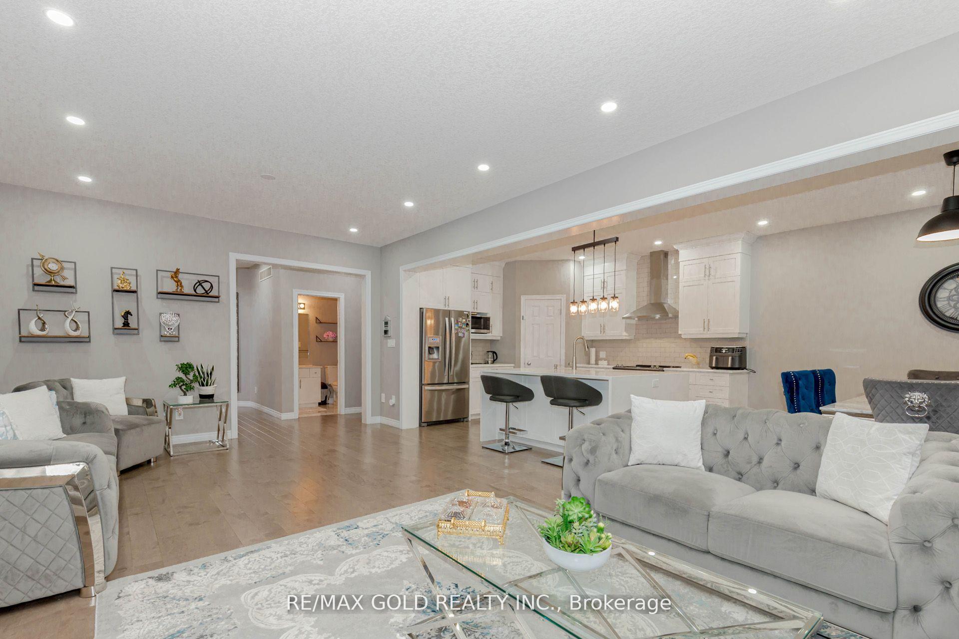 Photo 13 of 573 Florencedale Crescent, Kitchener — HOMEH