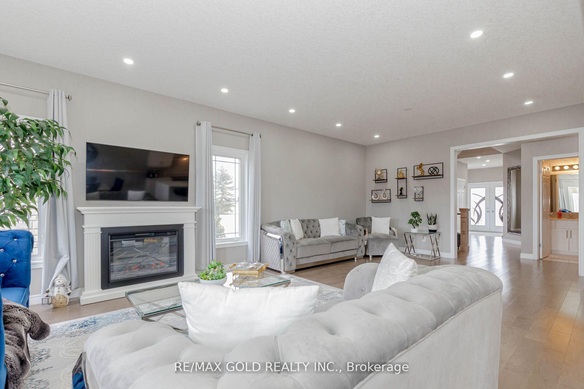 Photo 14 of 573 Florencedale Crescent, Kitchener — HOMEH