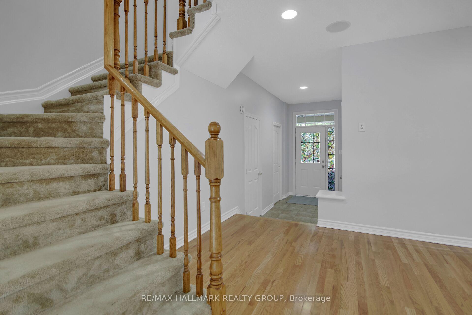 Photo 4 of 198 Tandalee Crescent, Ottawa, Kanata - Emerald Meadows/Trailwest — HOMEH