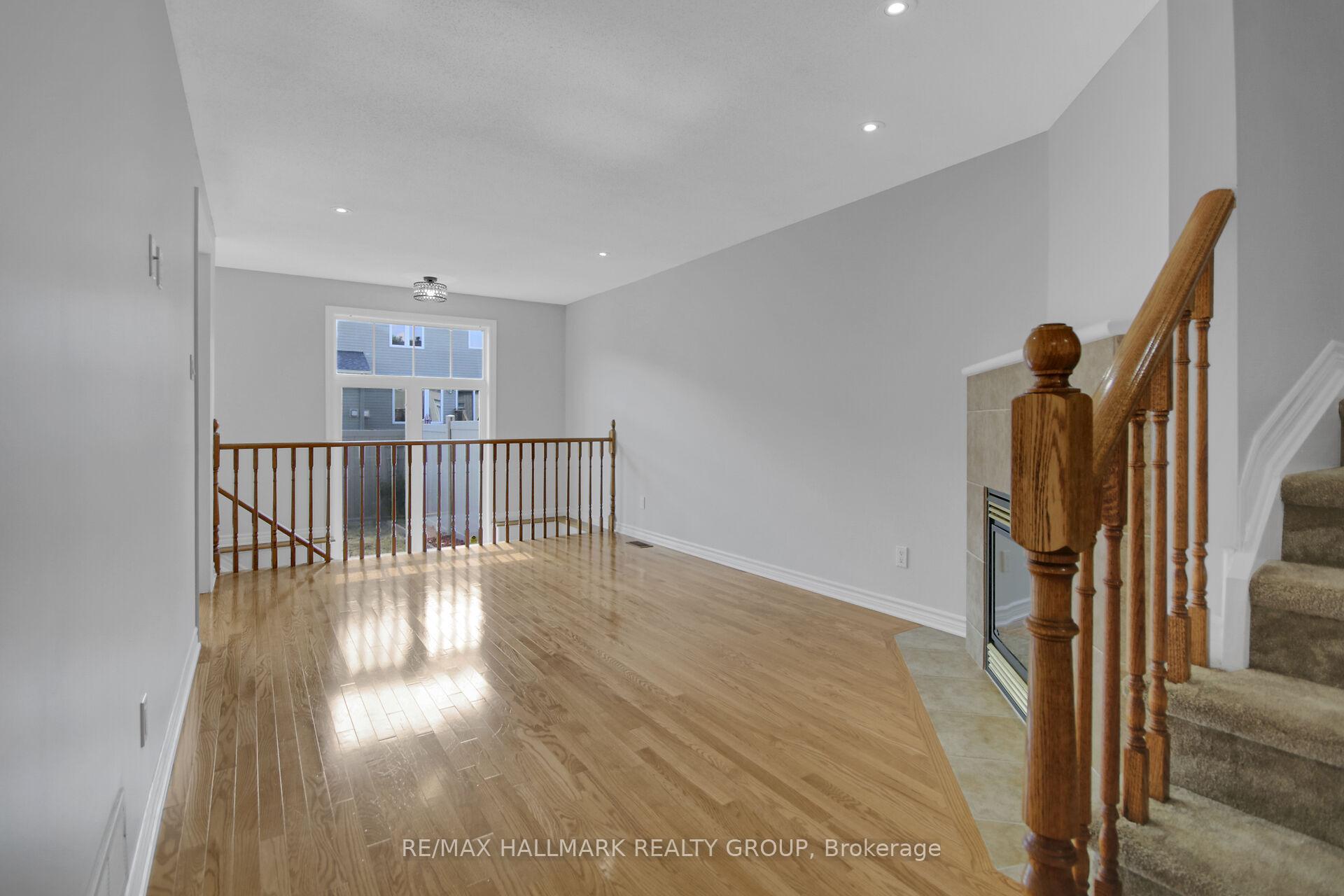 Photo 6 of 198 Tandalee Crescent, Ottawa, Kanata - Emerald Meadows/Trailwest — HOMEH