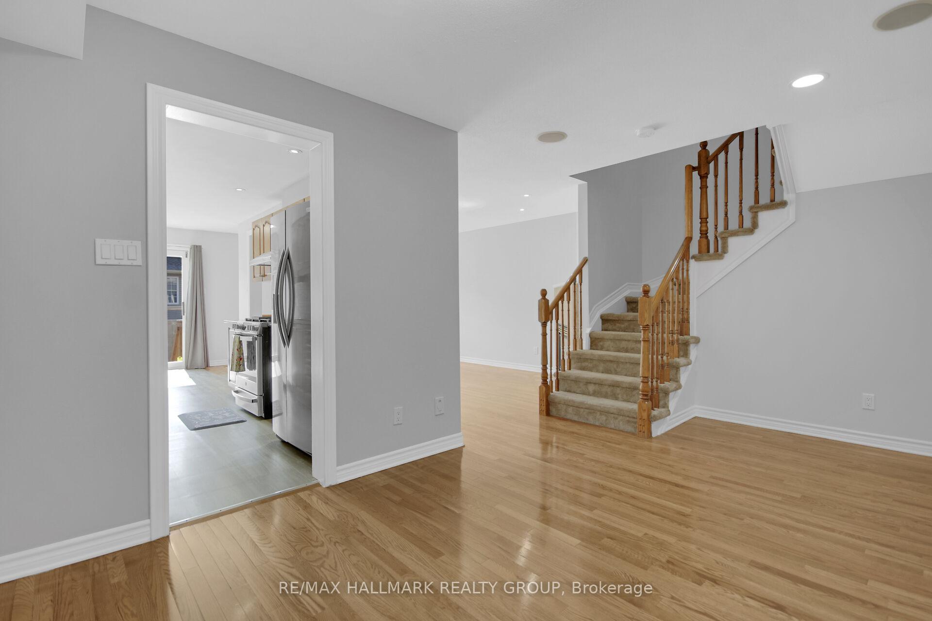 Photo 11 of 198 Tandalee Crescent, Ottawa, Kanata - Emerald Meadows/Trailwest — HOMEH