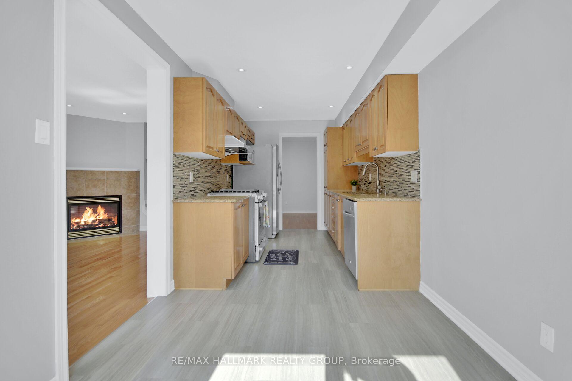Photo 14 of 198 Tandalee Crescent, Ottawa, Kanata - Emerald Meadows/Trailwest — HOMEH