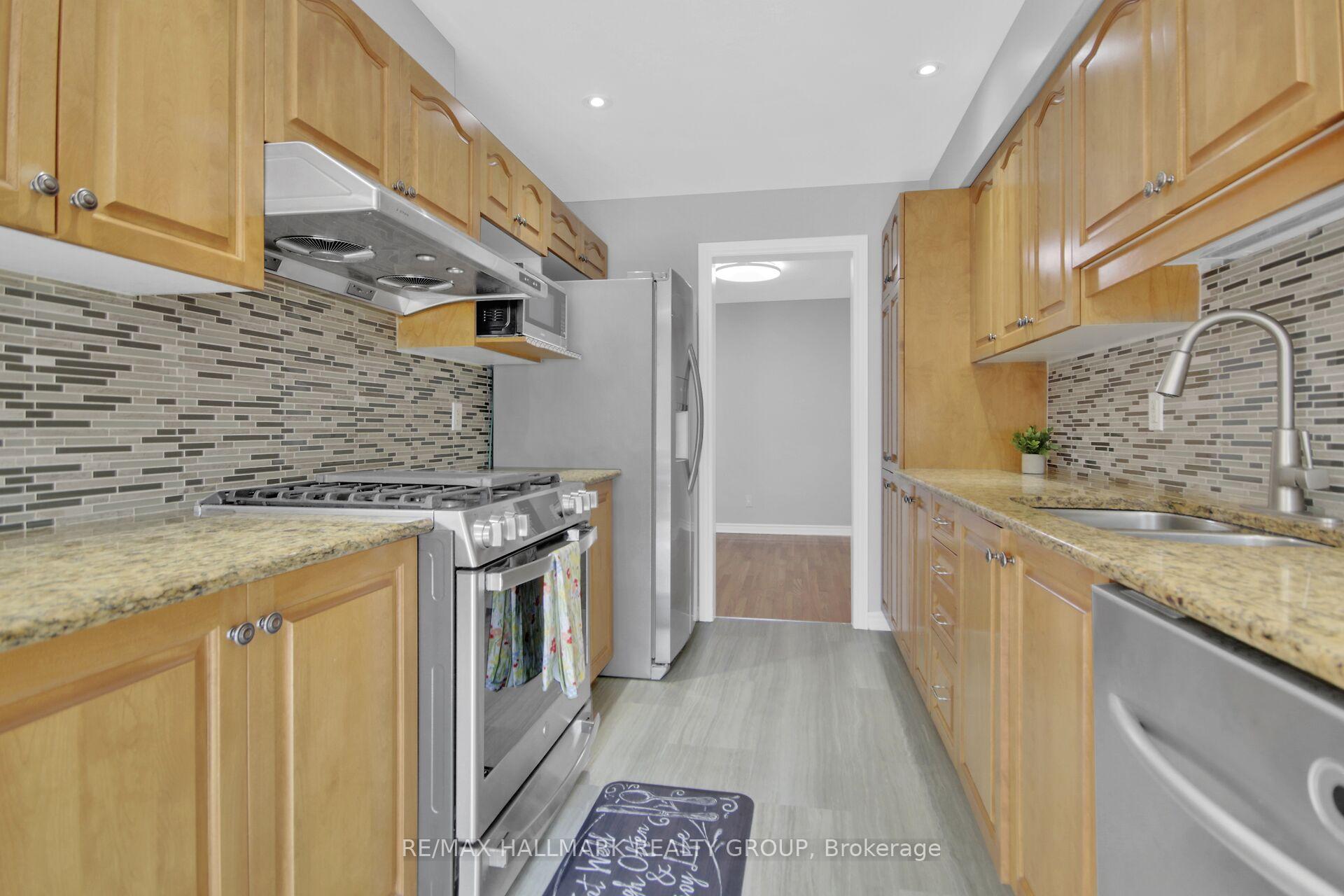 Photo 15 of 198 Tandalee Crescent, Ottawa, Kanata - Emerald Meadows/Trailwest — HOMEH