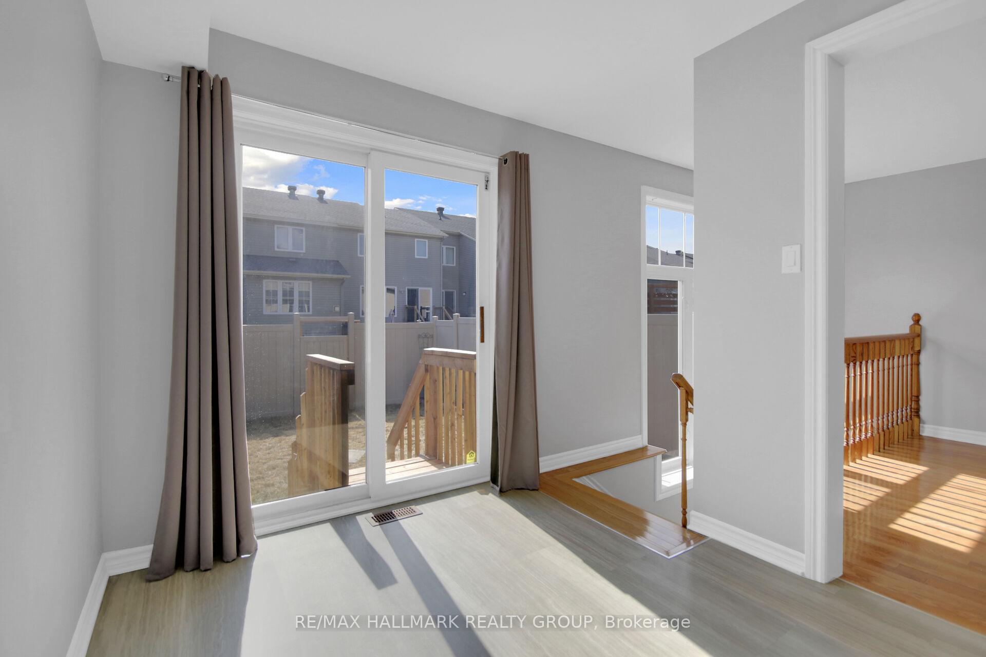 Photo 17 of 198 Tandalee Crescent, Ottawa, Kanata - Emerald Meadows/Trailwest — HOMEH