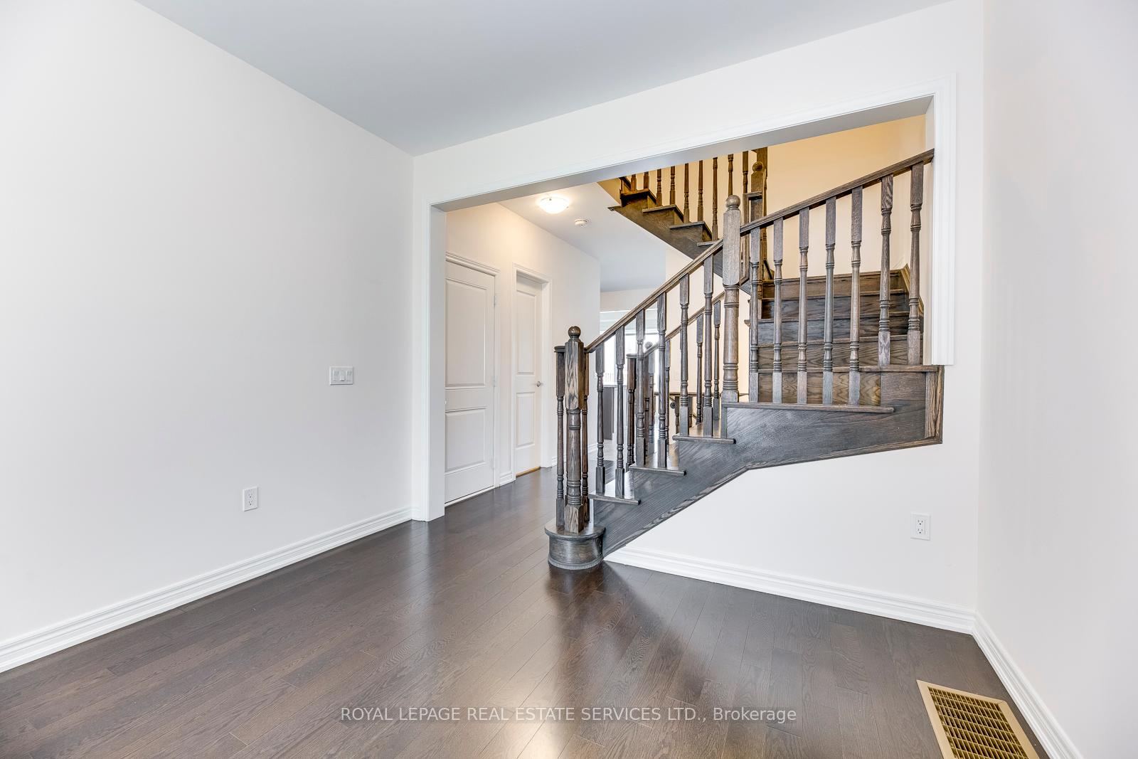Photo 6 of 29 Heming Trail, Hamilton, Meadowlands — HOMEH