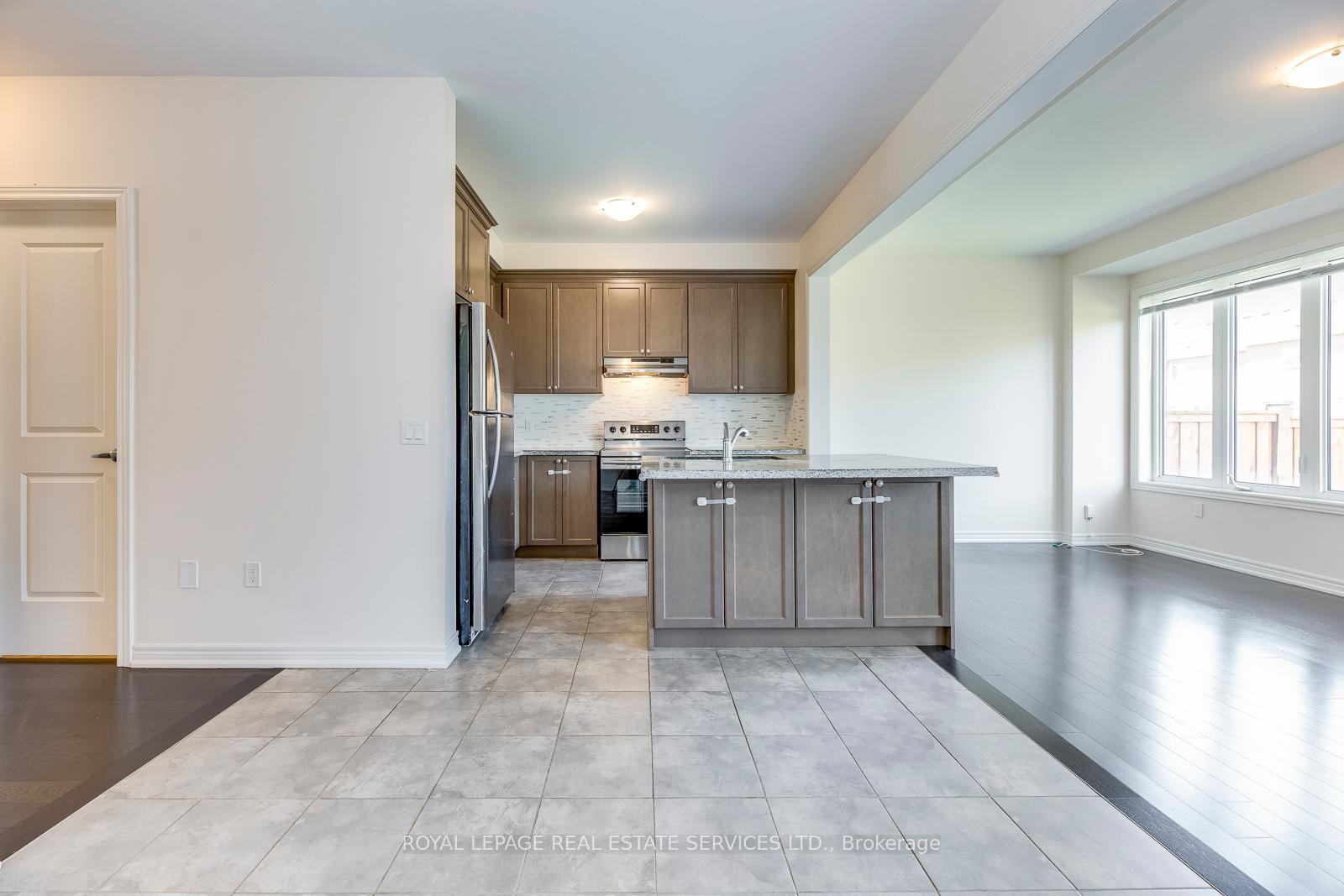 Photo 10 of 29 Heming Trail, Hamilton, Meadowlands — HOMEH