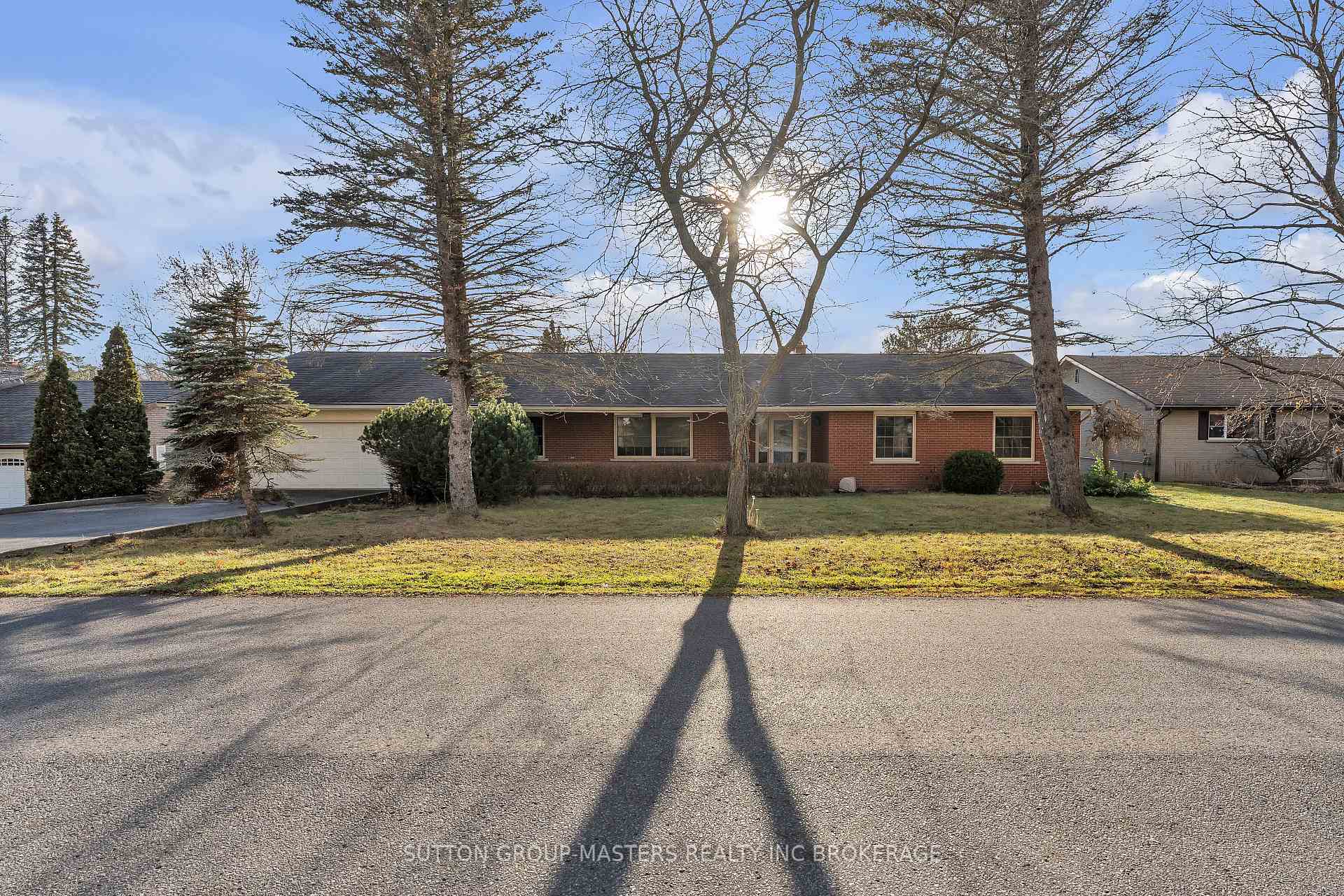 Photo 1 of 6 Brooklands Park Avenue, Loyalist, Lennox and Addington - South — HOMEH