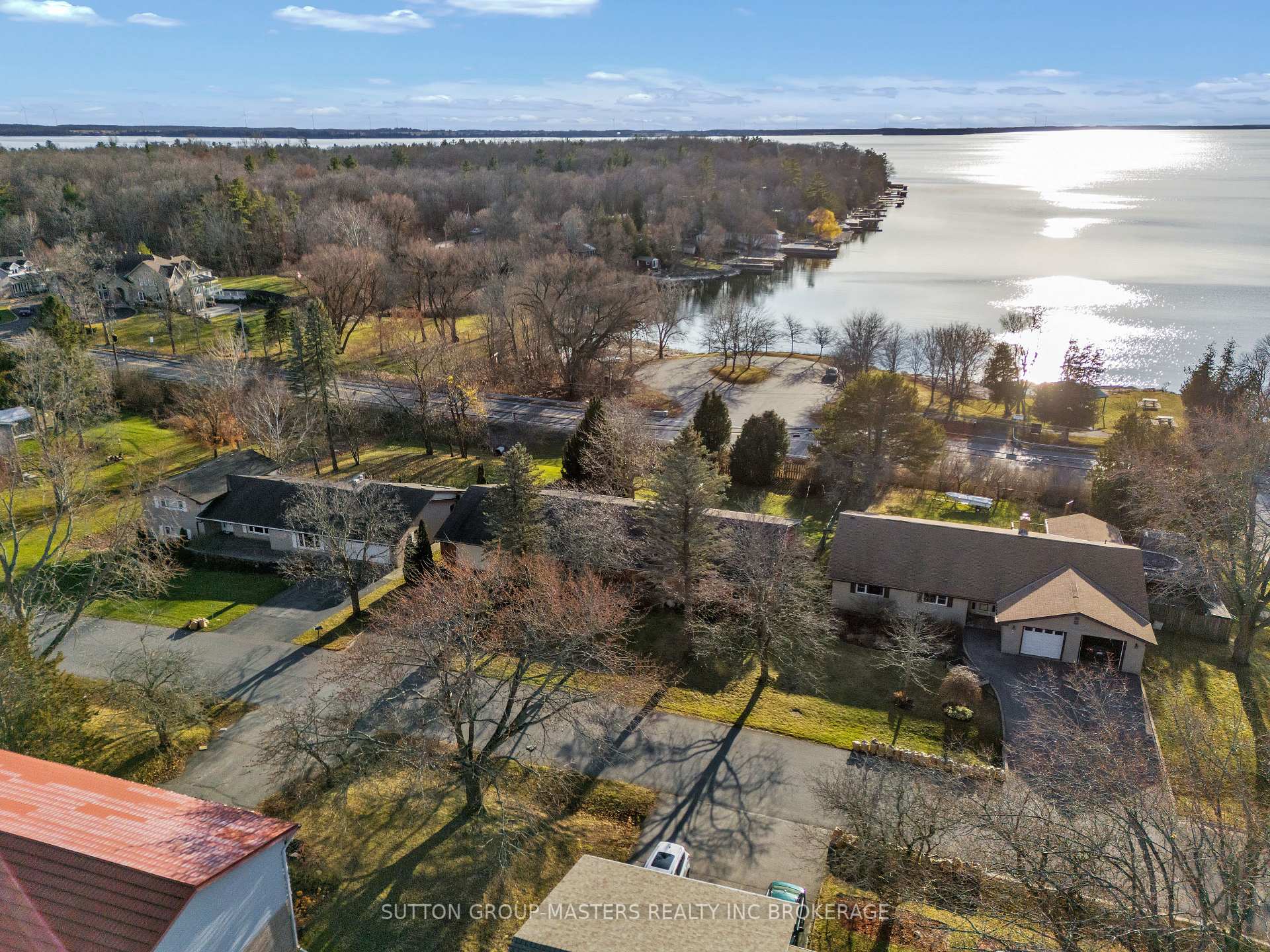 Photo 2 of 6 Brooklands Park Avenue, Loyalist, Lennox and Addington - South — HOMEH