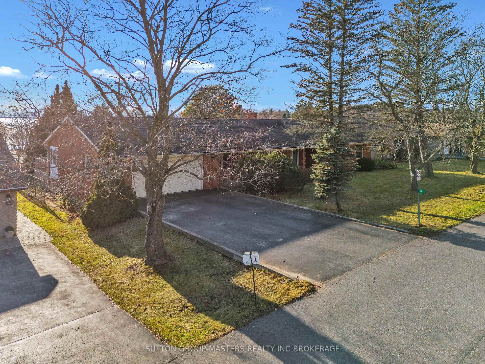 Photo 3 of 6 Brooklands Park Avenue, Loyalist, Lennox and Addington - South — HOMEH