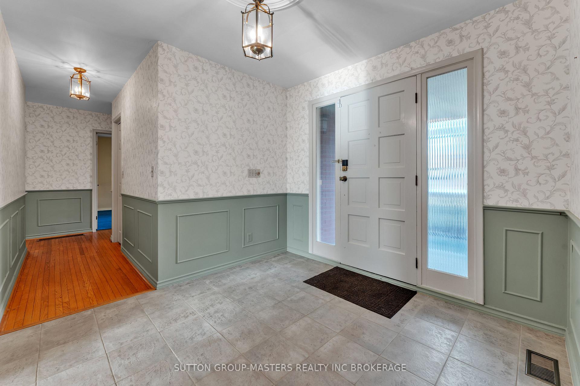 Photo 5 of 6 Brooklands Park Avenue, Loyalist, Lennox and Addington - South — HOMEH