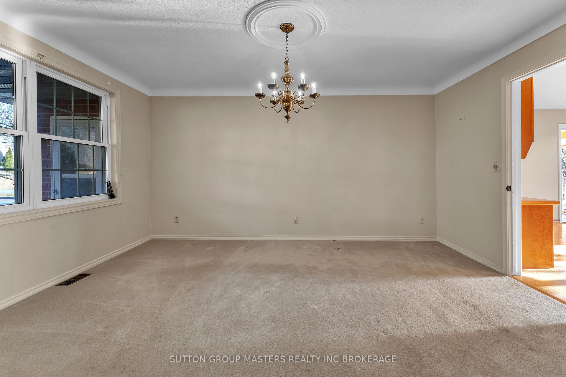 Photo 8 of 6 Brooklands Park Avenue, Loyalist, Lennox and Addington - South — HOMEH