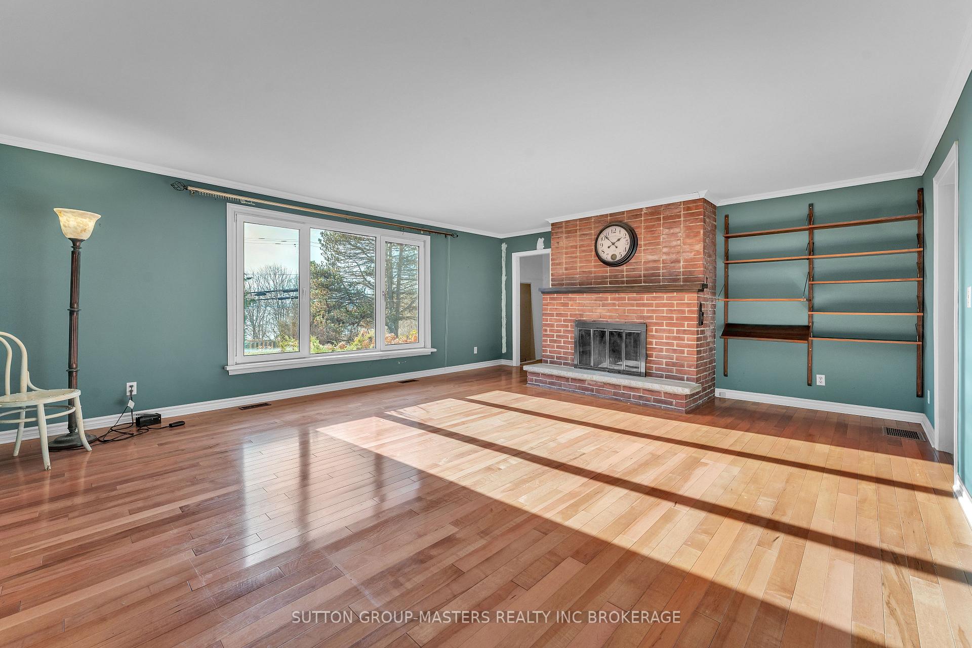 Photo 9 of 6 Brooklands Park Avenue, Loyalist, Lennox and Addington - South — HOMEH