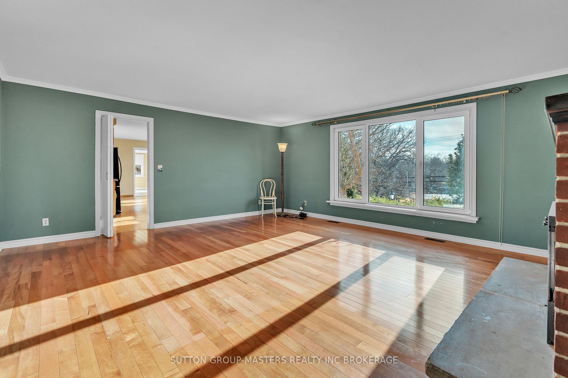 Photo 10 of 6 Brooklands Park Avenue, Loyalist, Lennox and Addington - South — HOMEH