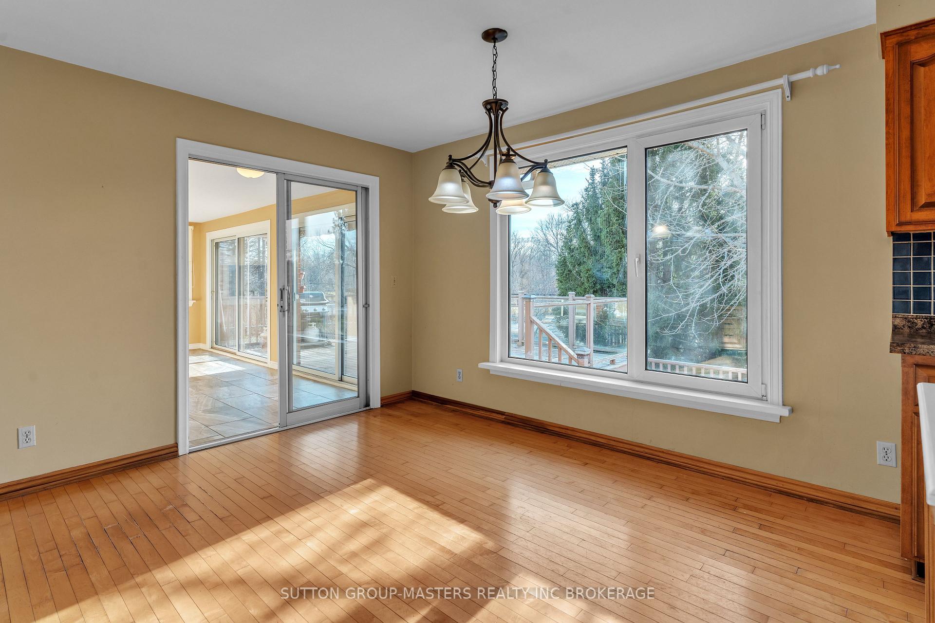 Photo 14 of 6 Brooklands Park Avenue, Loyalist, Lennox and Addington - South — HOMEH