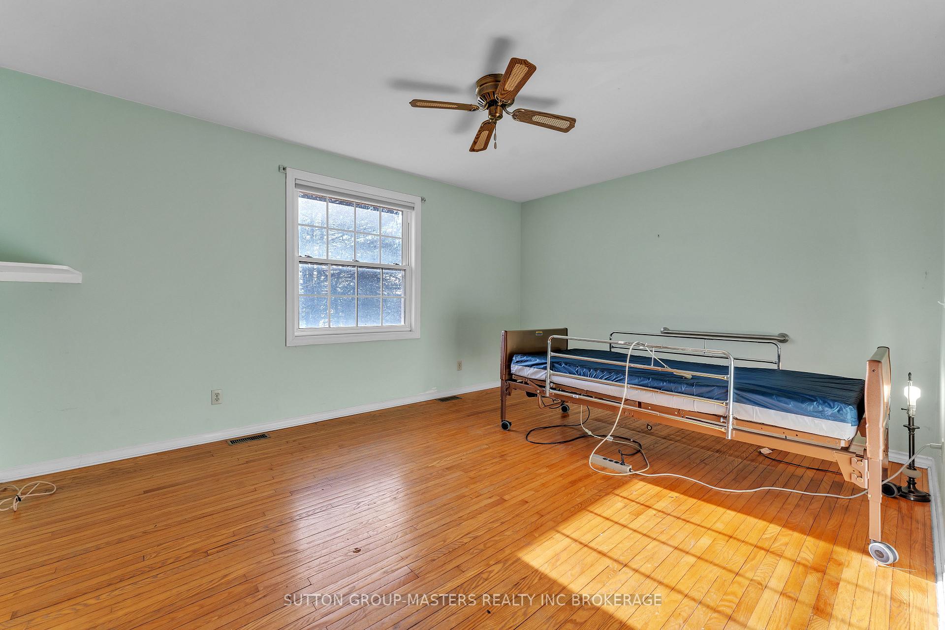 Photo 23 of 6 Brooklands Park Avenue, Loyalist, Lennox and Addington - South — HOMEH