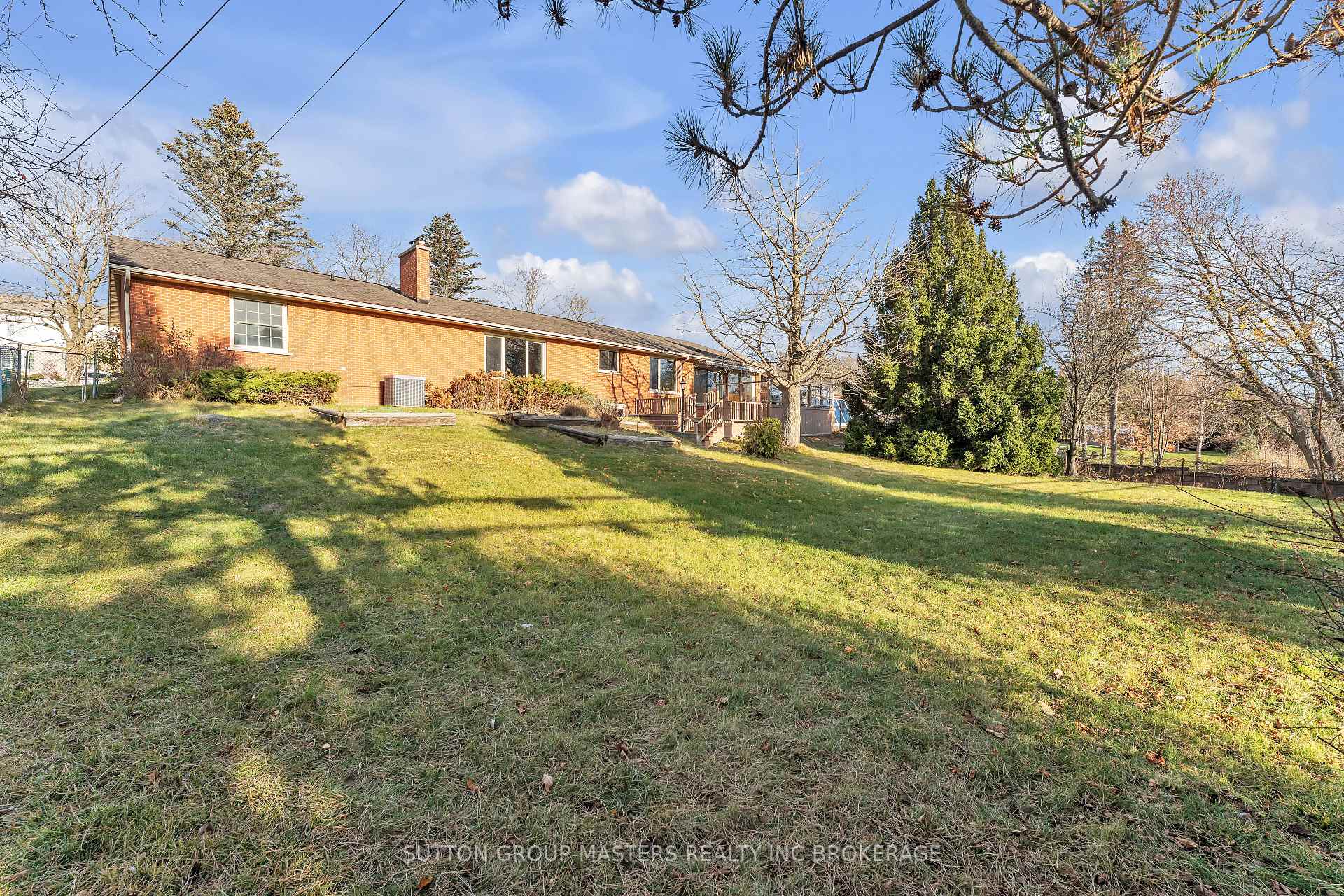 Photo 34 of 6 Brooklands Park Avenue, Loyalist, Lennox and Addington - South — HOMEH