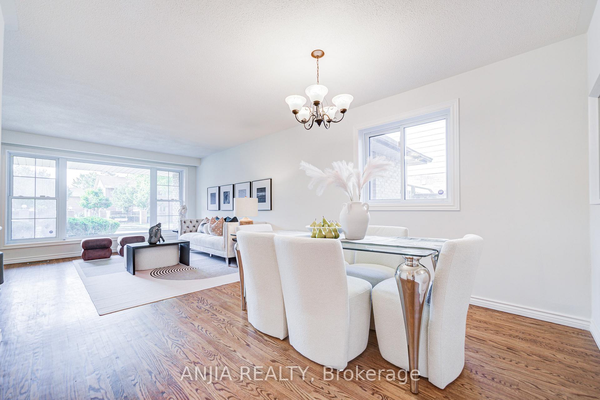 Photo 11 of 26 Romfield Circuit, Markham, Royal Orchard — HOMEH
