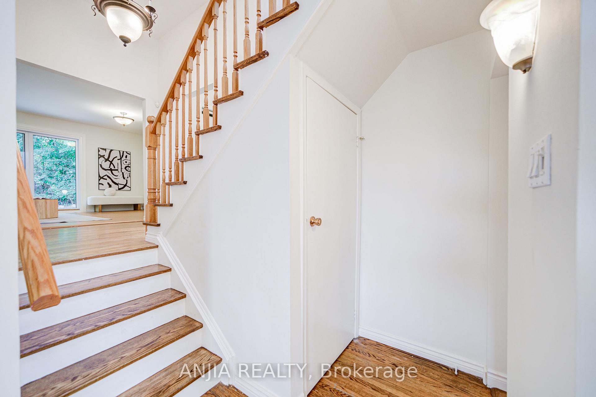 Photo 12 of 26 Romfield Circuit, Markham, Royal Orchard — HOMEH