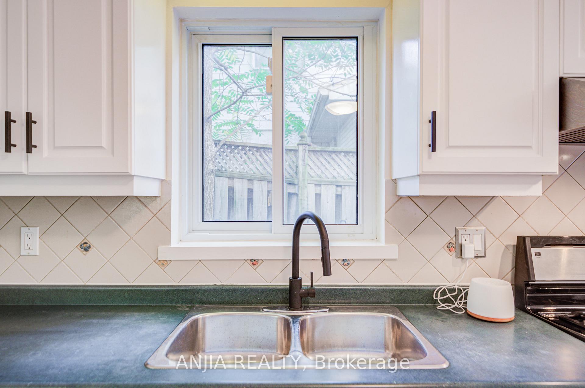 Photo 13 of 26 Romfield Circuit, Markham, Royal Orchard — HOMEH