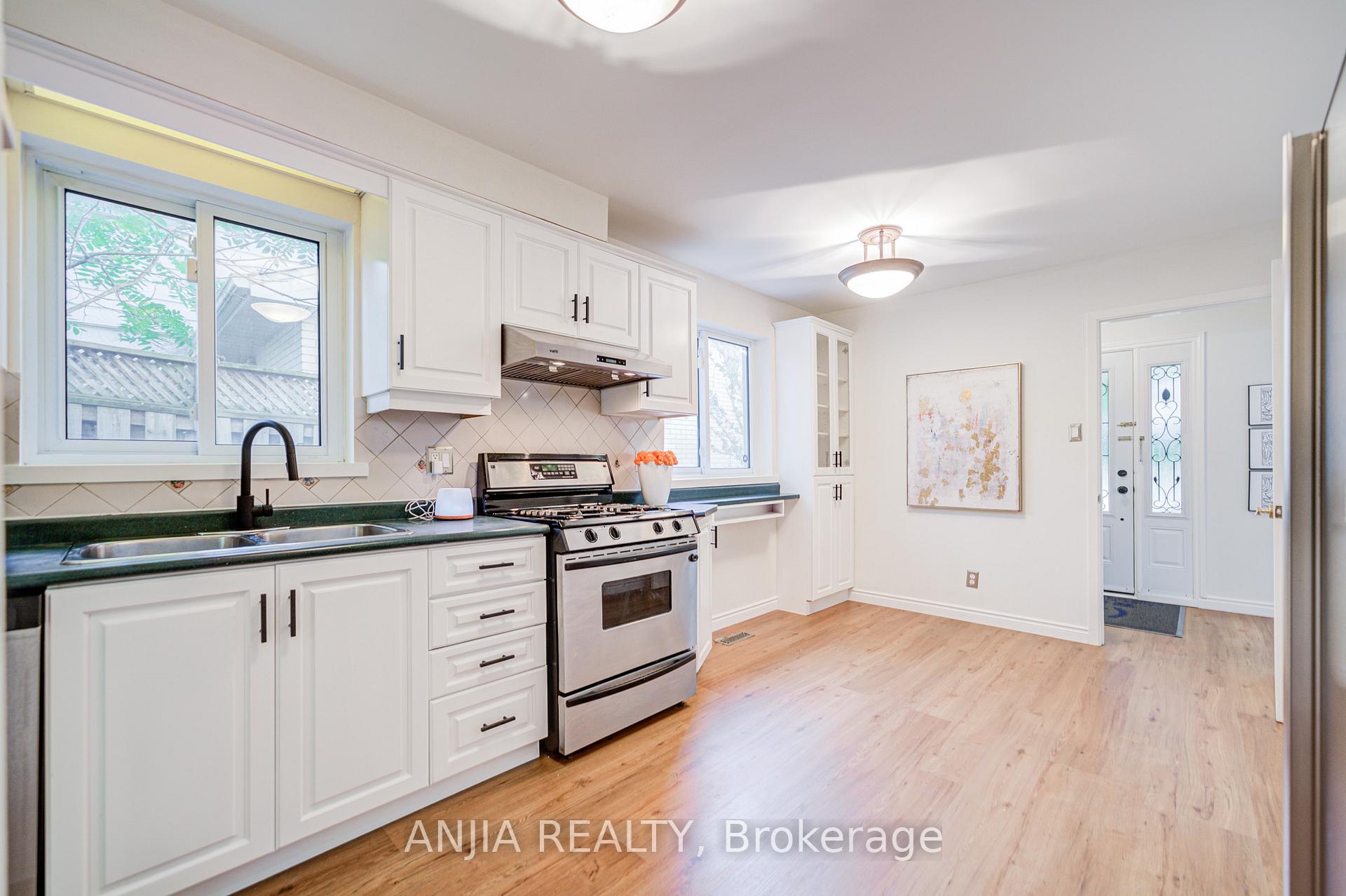 Photo 14 of 26 Romfield Circuit, Markham, Royal Orchard — HOMEH
