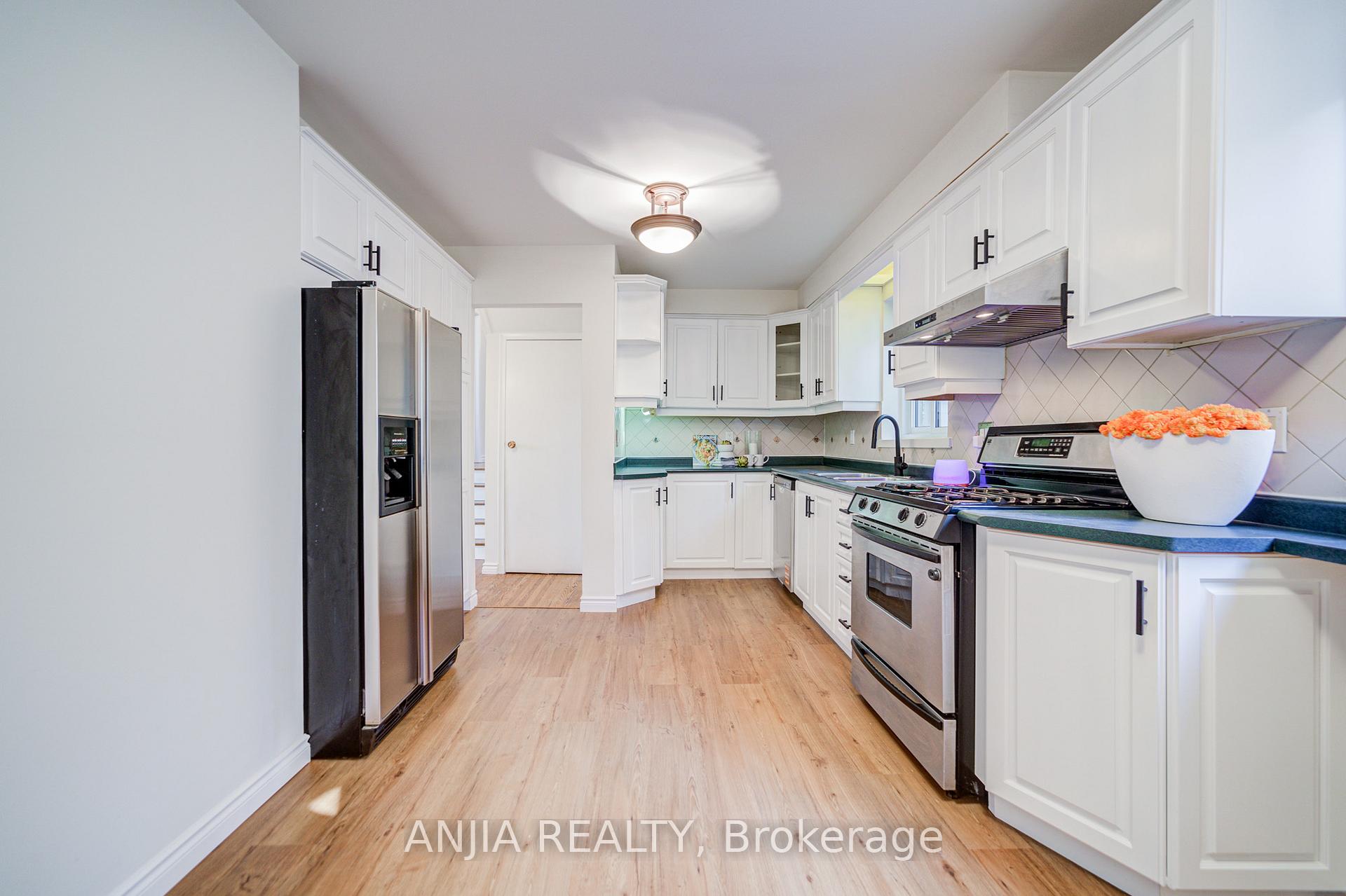 Photo 15 of 26 Romfield Circuit, Markham, Royal Orchard — HOMEH