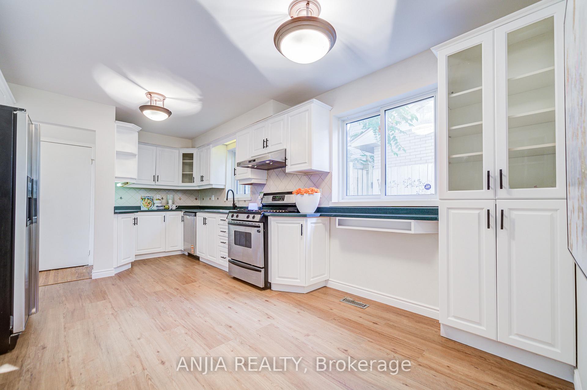 Photo 16 of 26 Romfield Circuit, Markham, Royal Orchard — HOMEH