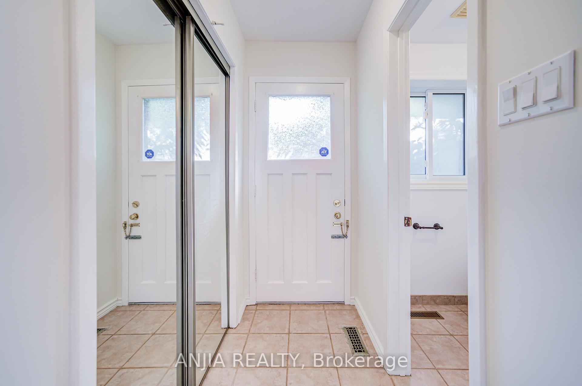 Photo 19 of 26 Romfield Circuit, Markham, Royal Orchard — HOMEH