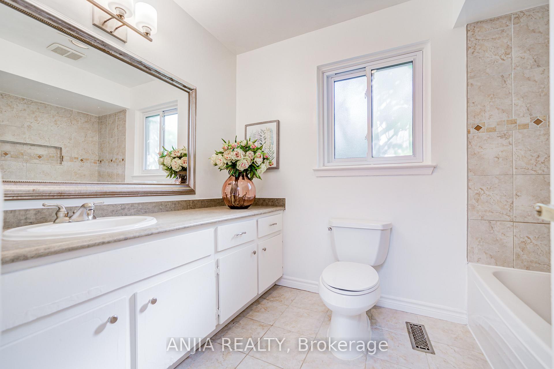 Photo 35 of 26 Romfield Circuit, Markham, Royal Orchard — HOMEH
