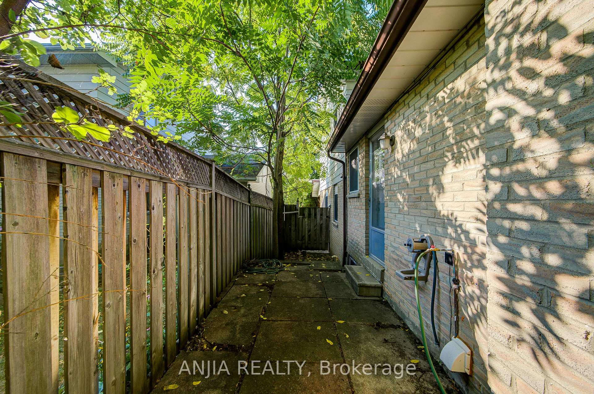 Photo 44 of 26 Romfield Circuit, Markham, Royal Orchard — HOMEH