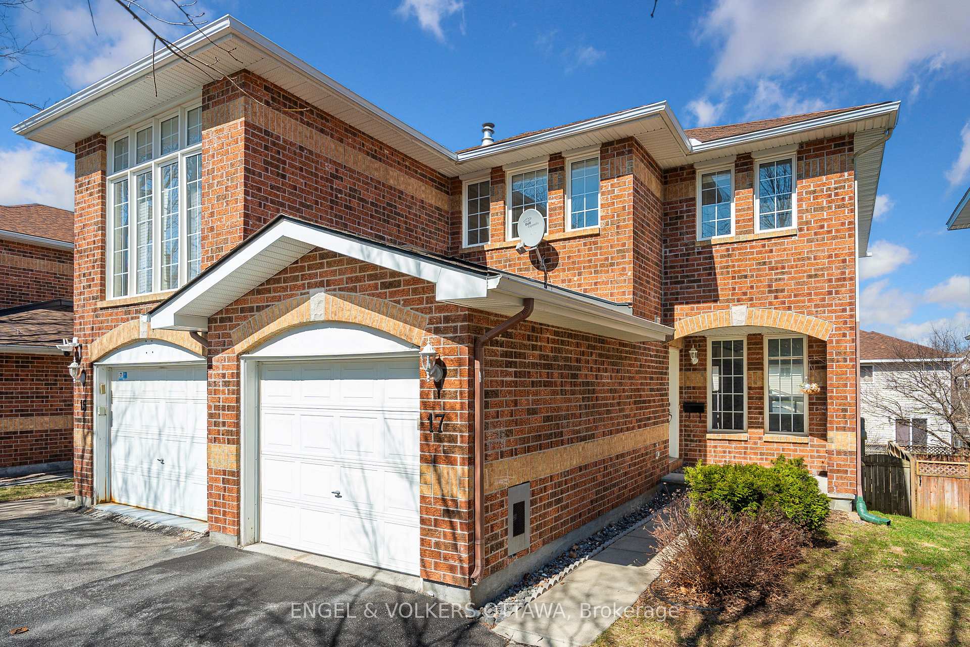 Photo 2 of 17 Wallsend Avenue, Ottawa, Kanata - Morgan's Grant/South March — HOMEH