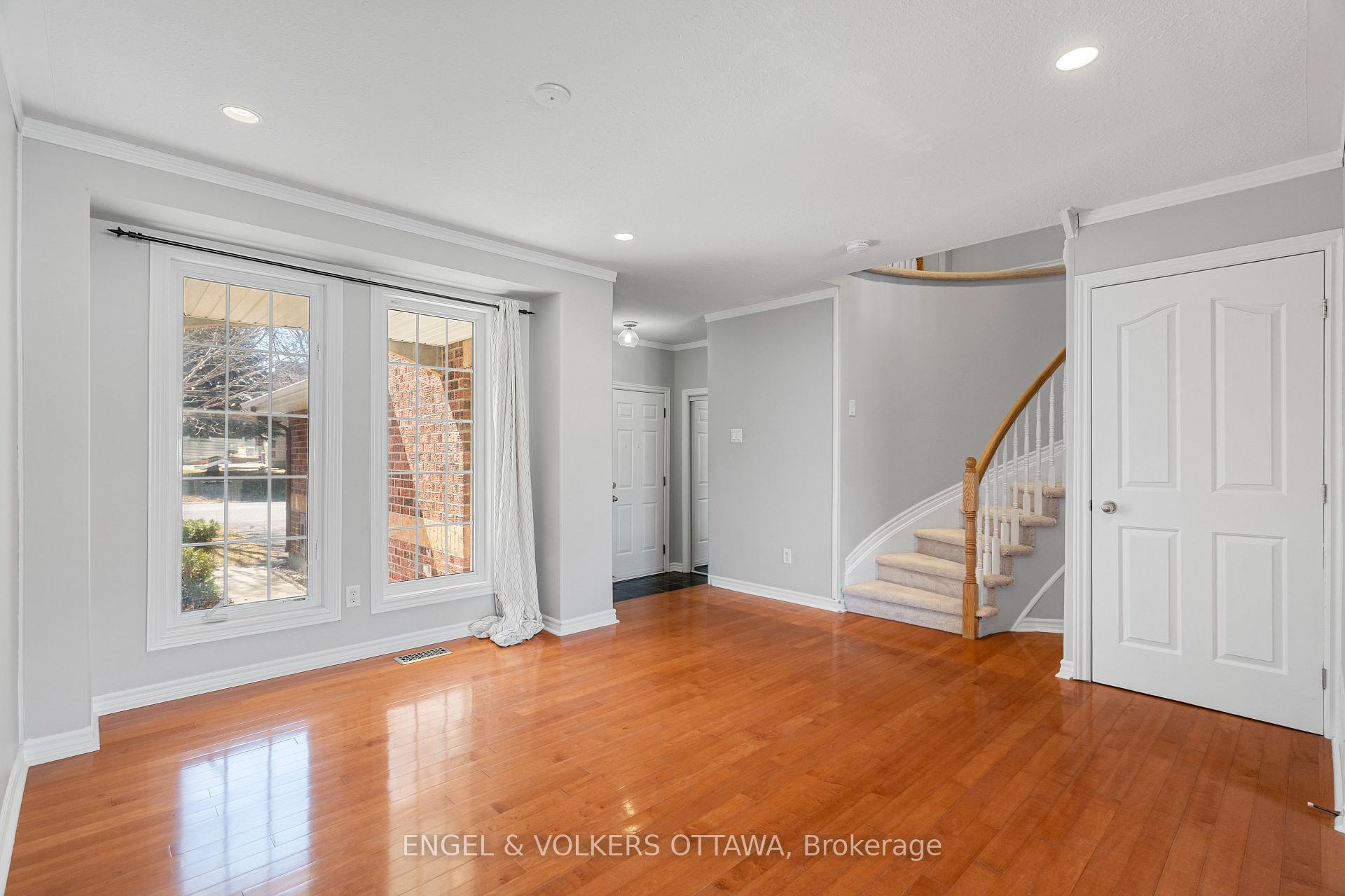 Photo 4 of 17 Wallsend Avenue, Ottawa, Kanata - Morgan's Grant/South March — HOMEH