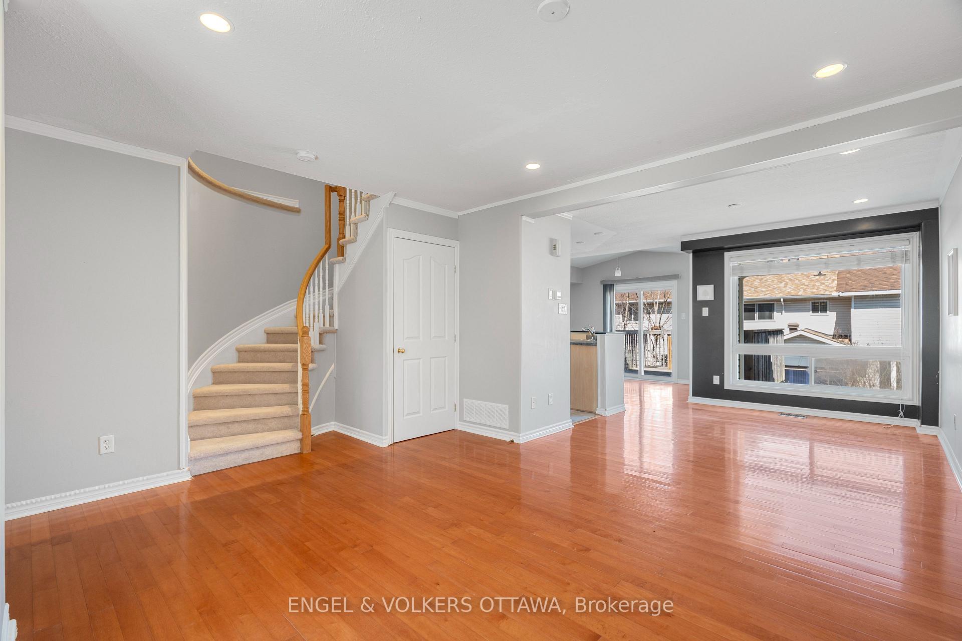 Photo 5 of 17 Wallsend Avenue, Ottawa, Kanata - Morgan's Grant/South March — HOMEH