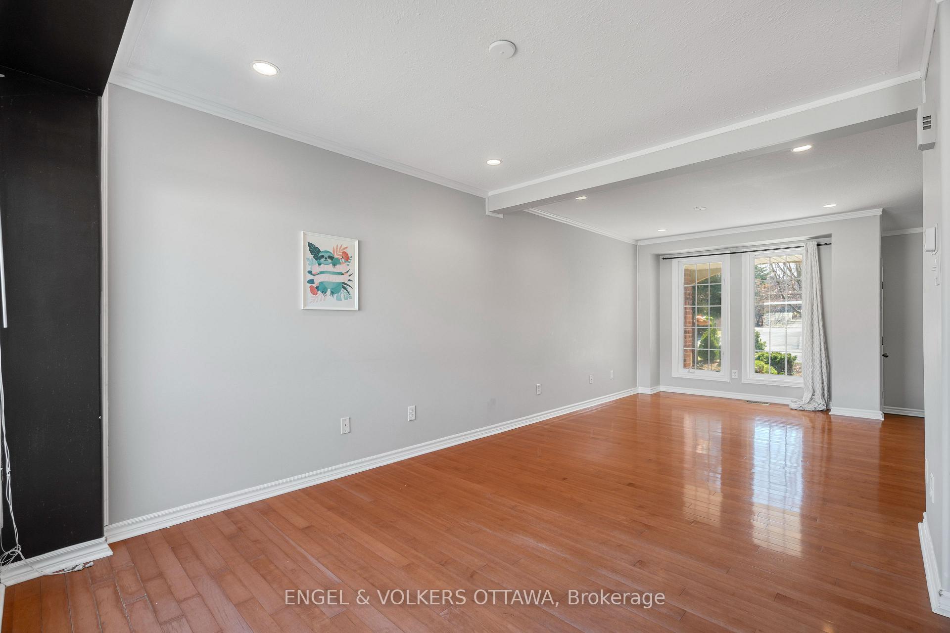 Photo 6 of 17 Wallsend Avenue, Ottawa, Kanata - Morgan's Grant/South March — HOMEH