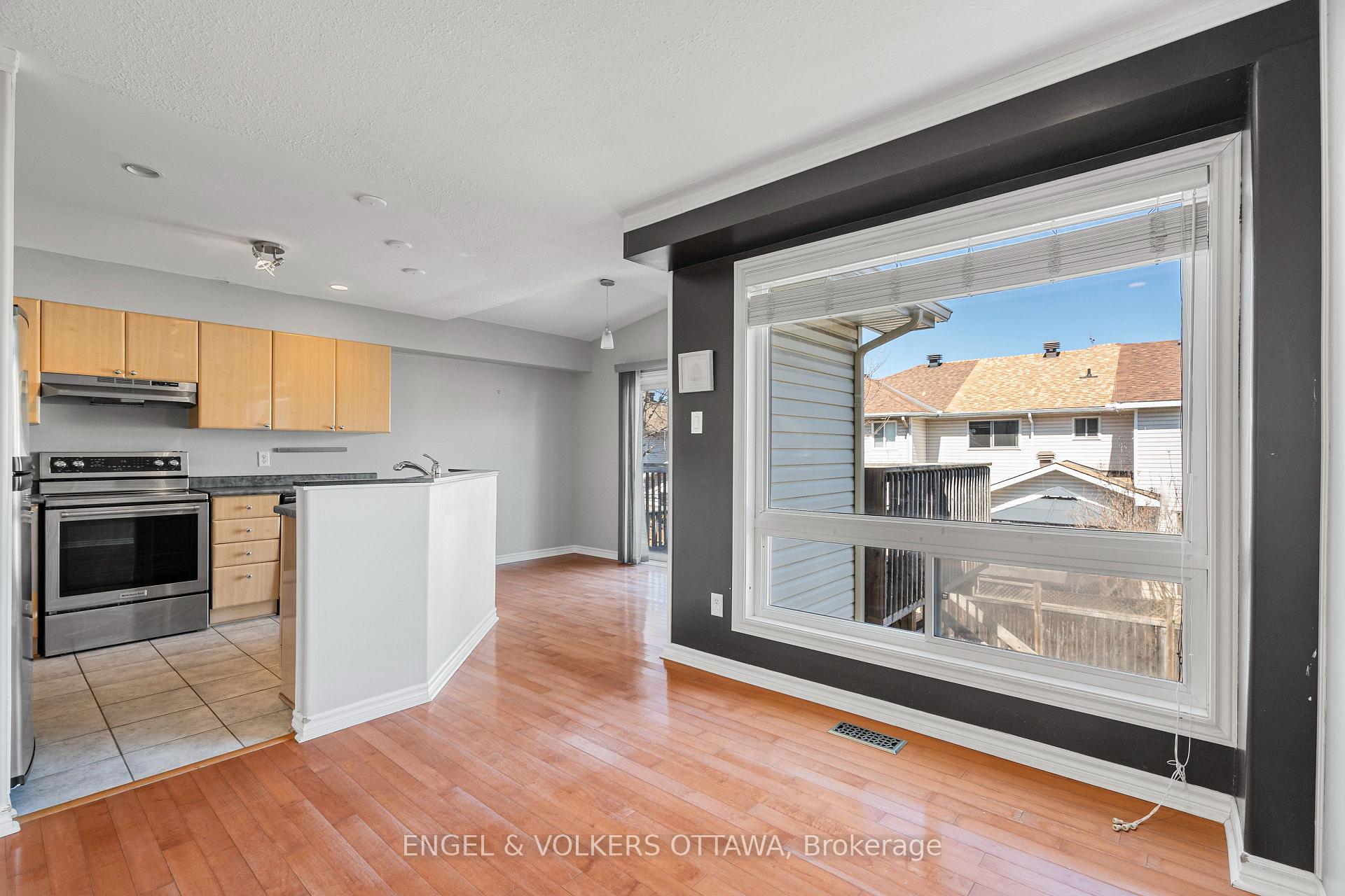 Photo 7 of 17 Wallsend Avenue, Ottawa, Kanata - Morgan's Grant/South March — HOMEH