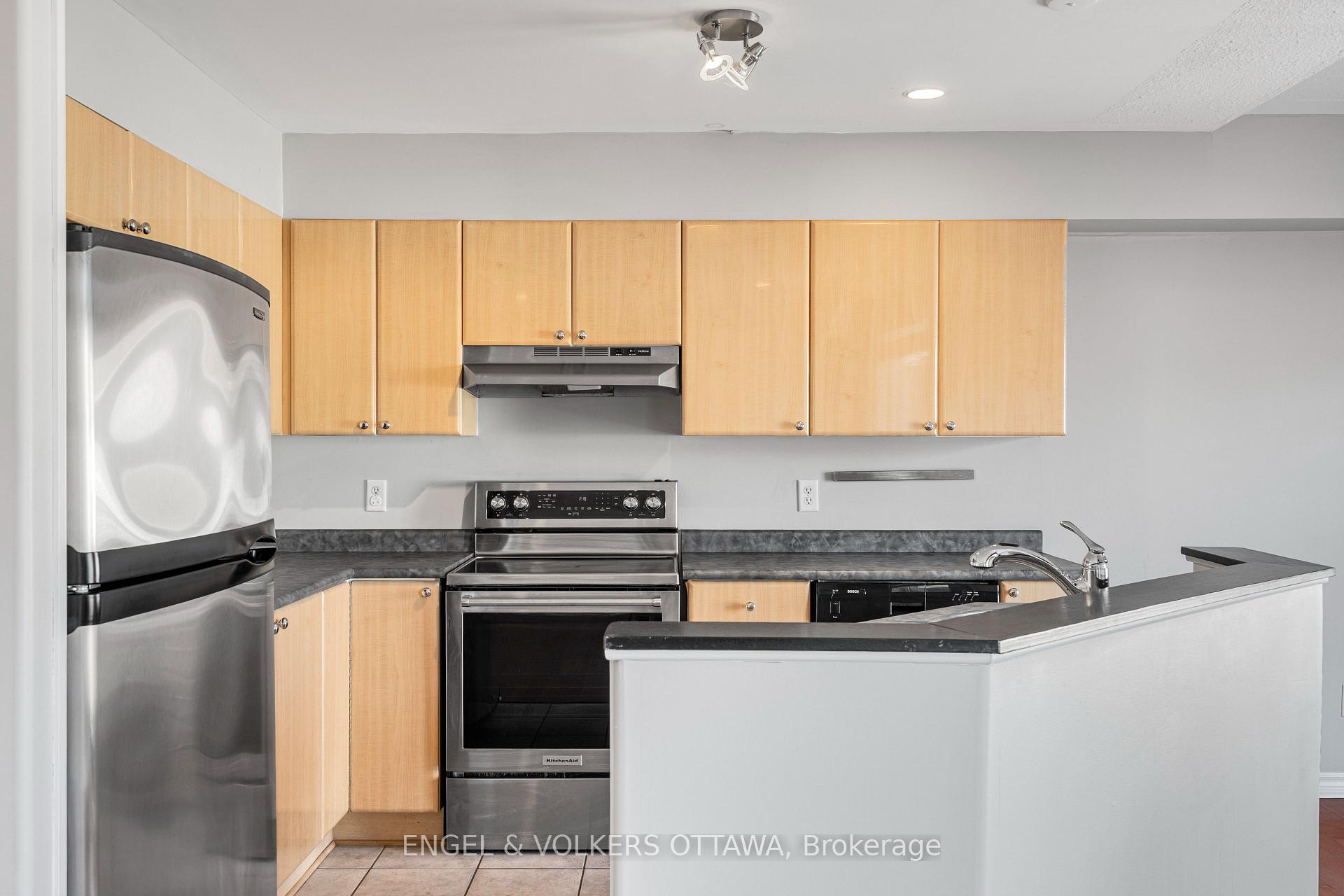 Photo 8 of 17 Wallsend Avenue, Ottawa, Kanata - Morgan's Grant/South March — HOMEH