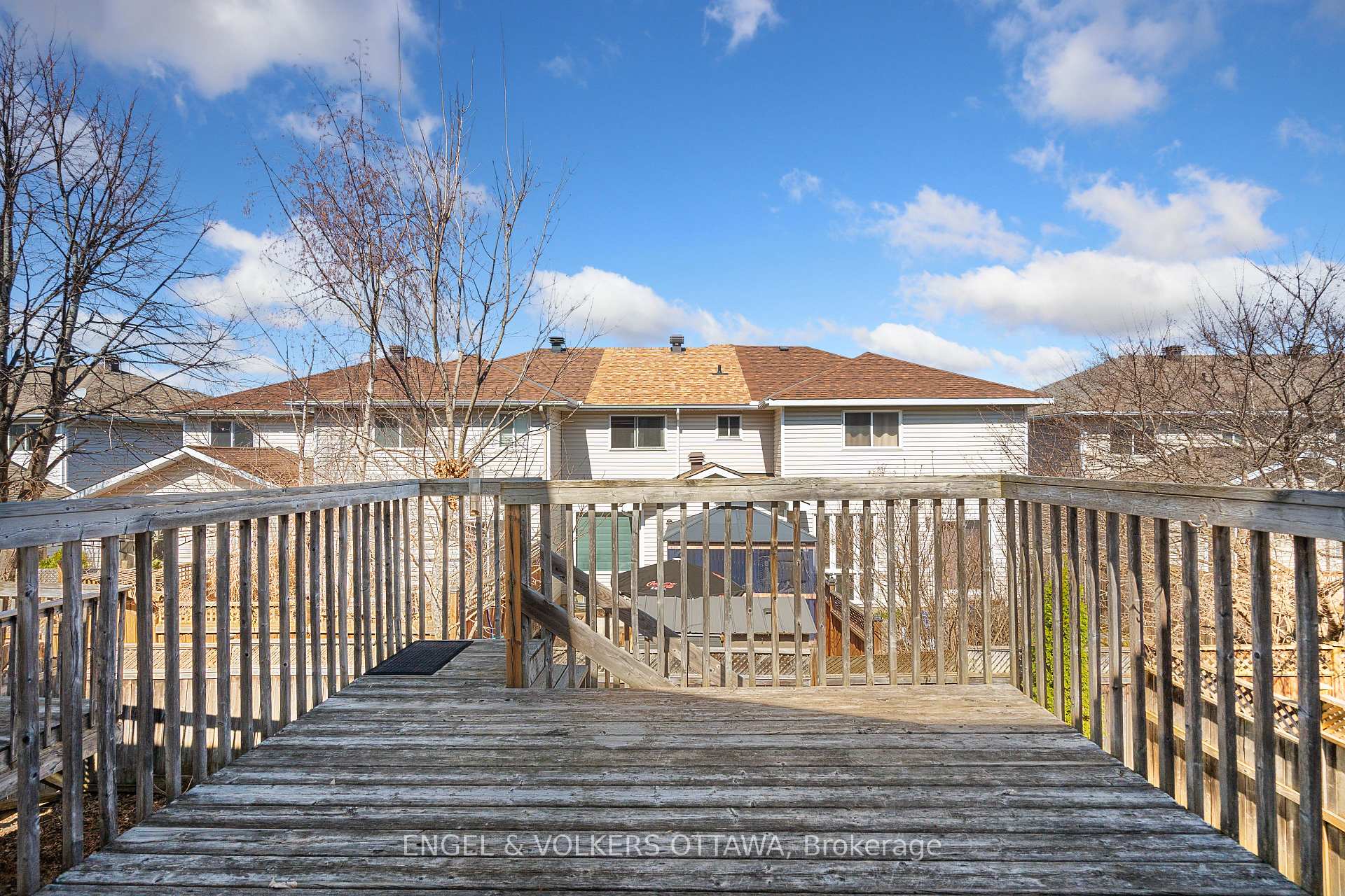 Photo 12 of 17 Wallsend Avenue, Ottawa, Kanata - Morgan's Grant/South March — HOMEH