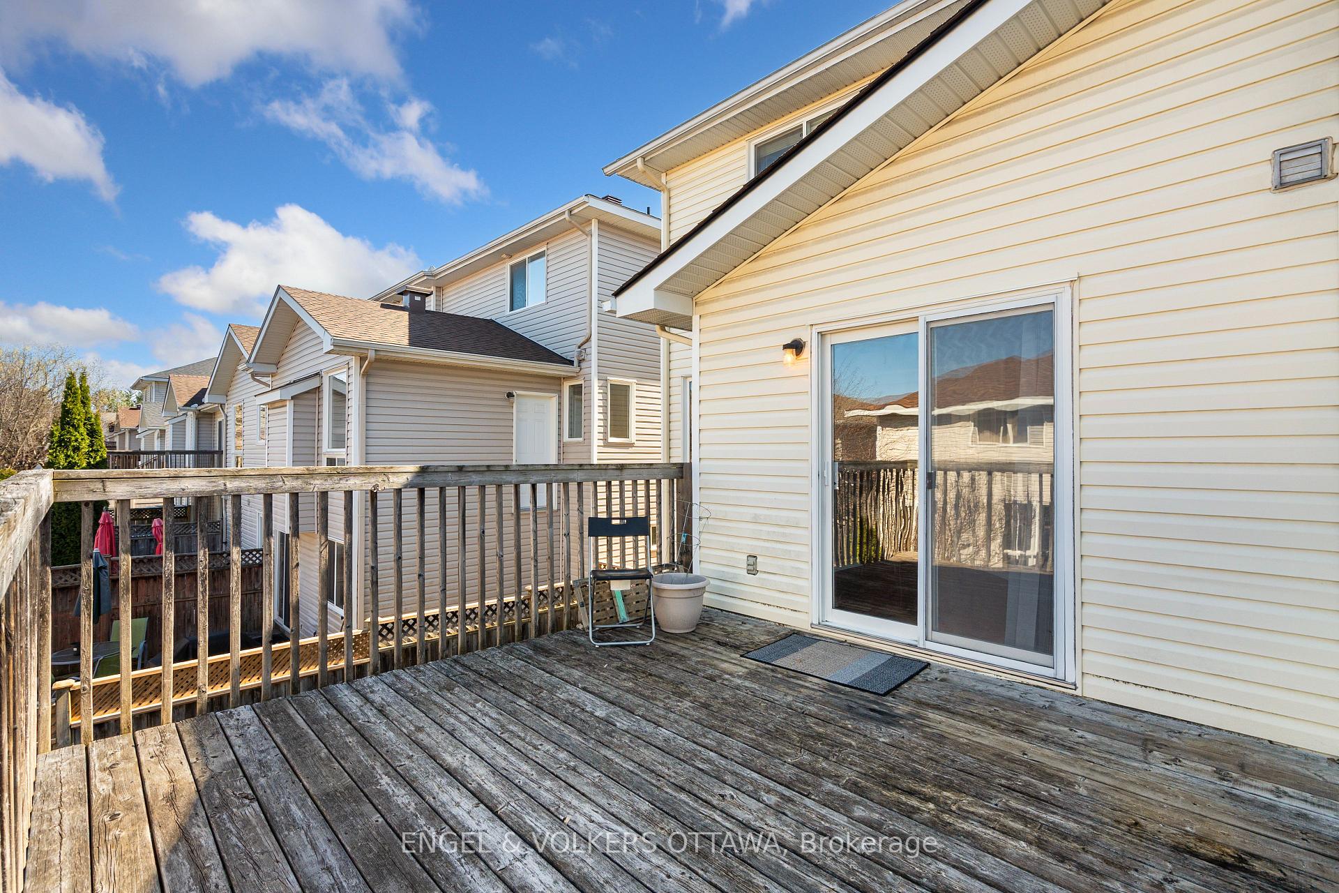 Photo 13 of 17 Wallsend Avenue, Ottawa, Kanata - Morgan's Grant/South March — HOMEH
