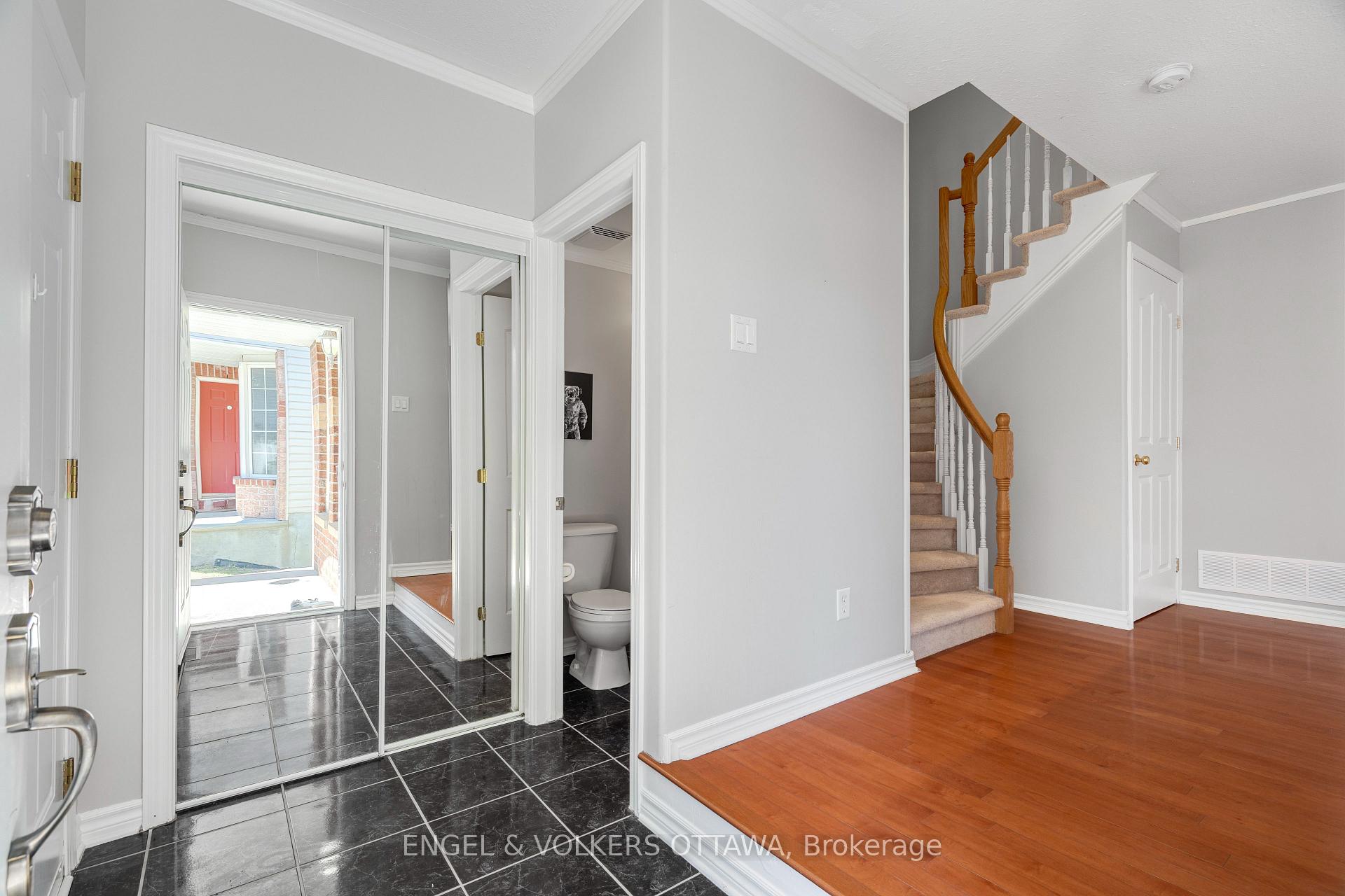 Photo 15 of 17 Wallsend Avenue, Ottawa, Kanata - Morgan's Grant/South March — HOMEH