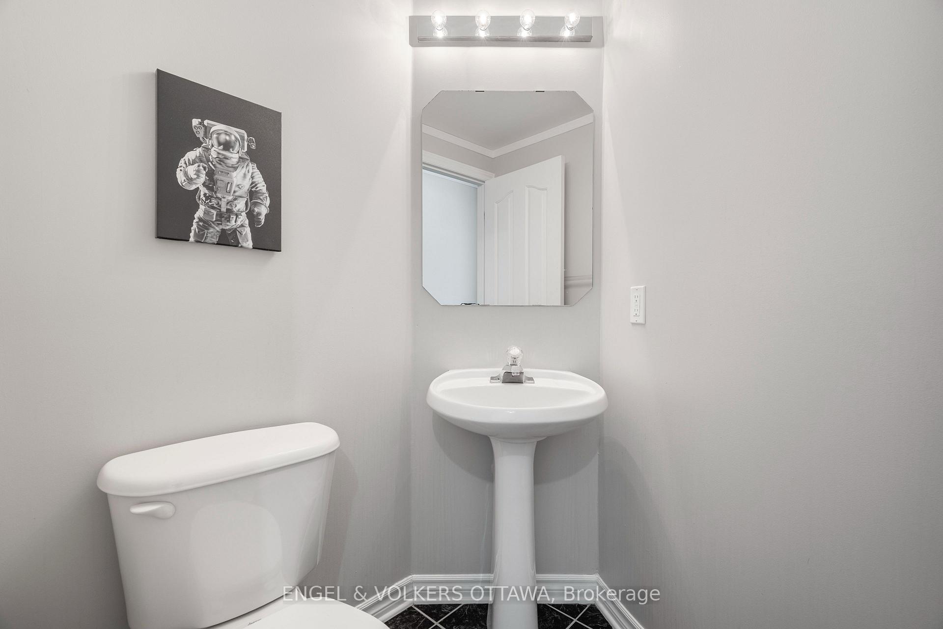 Photo 16 of 17 Wallsend Avenue, Ottawa, Kanata - Morgan's Grant/South March — HOMEH