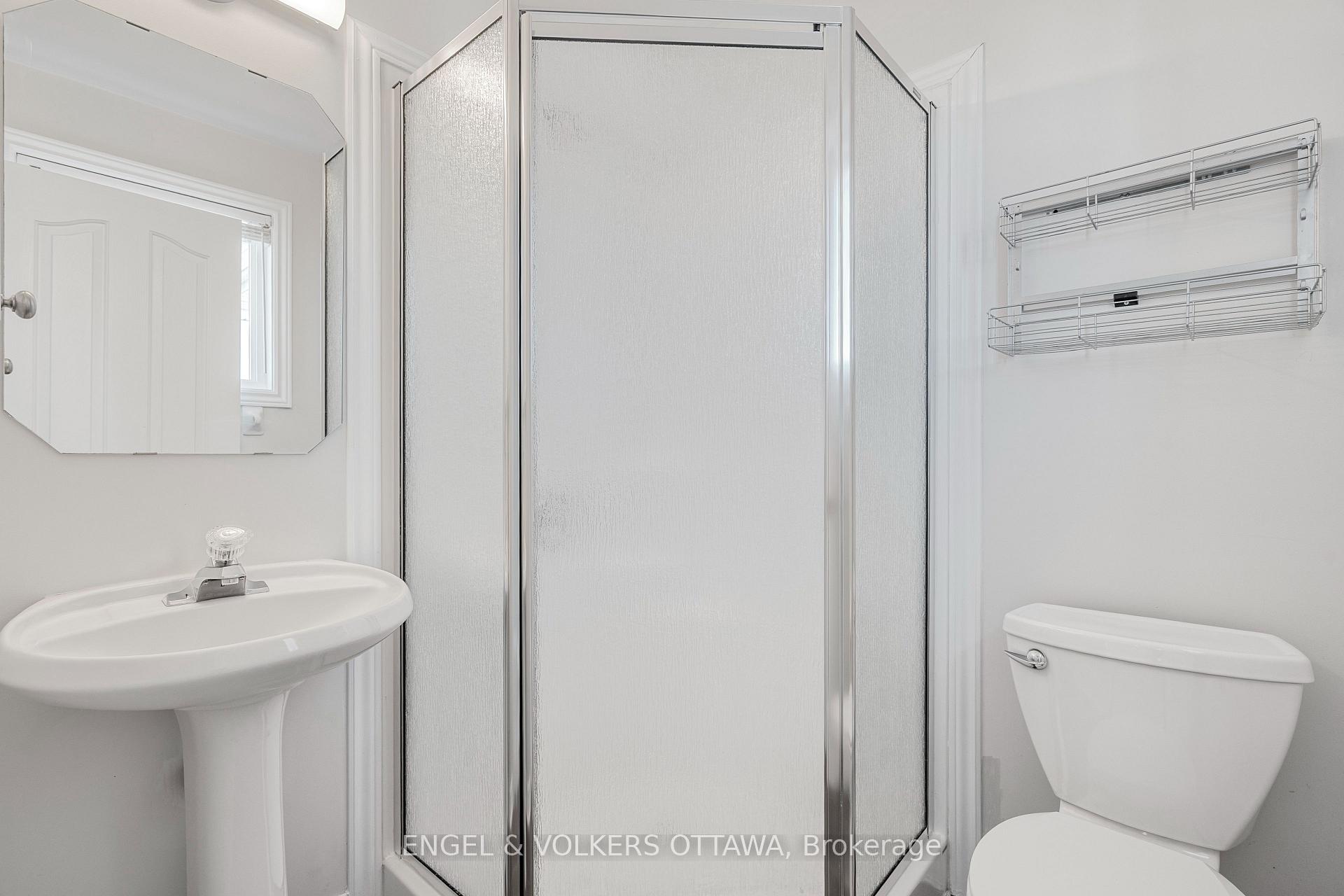 Photo 21 of 17 Wallsend Avenue, Ottawa, Kanata - Morgan's Grant/South March — HOMEH