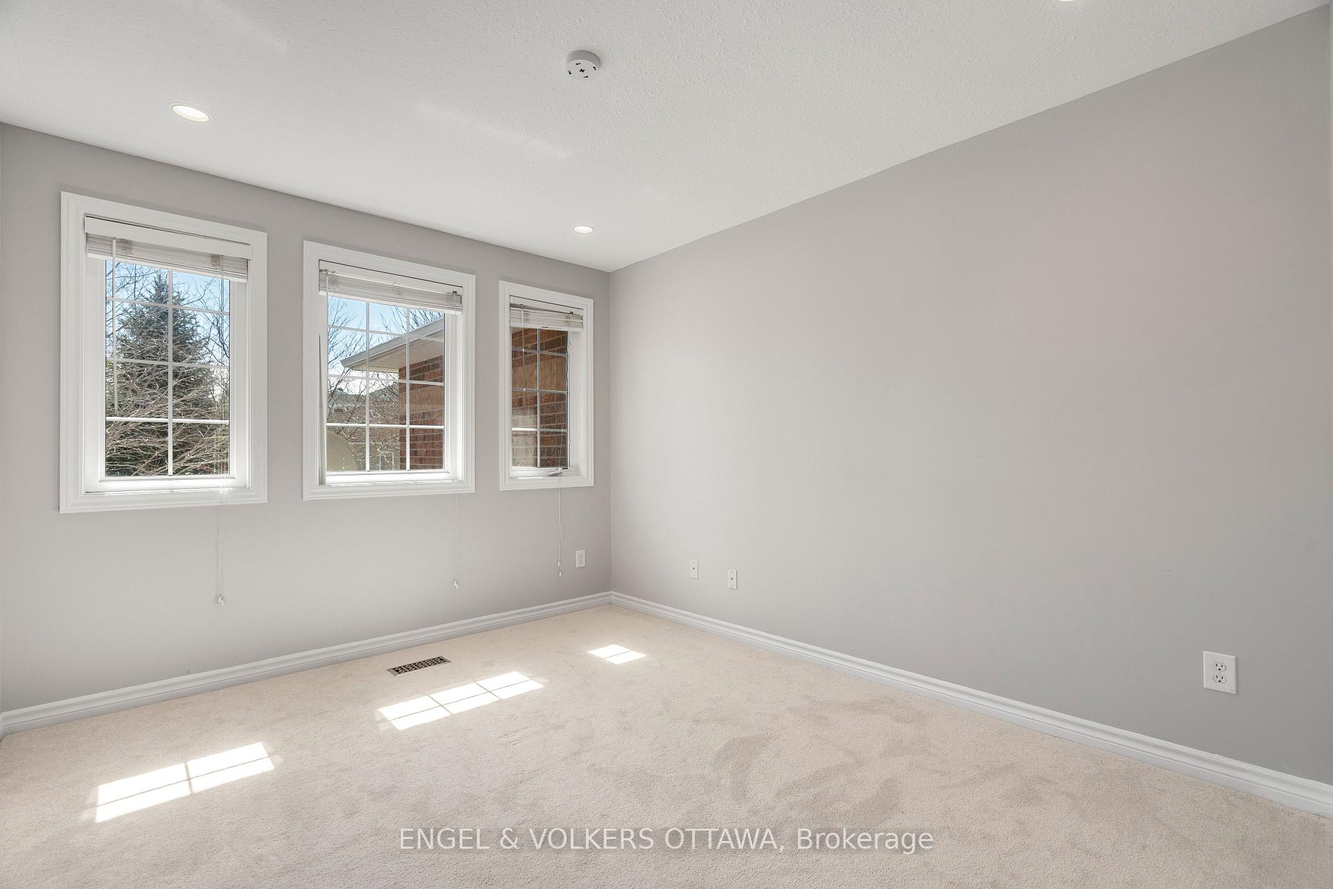 Photo 23 of 17 Wallsend Avenue, Ottawa, Kanata - Morgan's Grant/South March — HOMEH