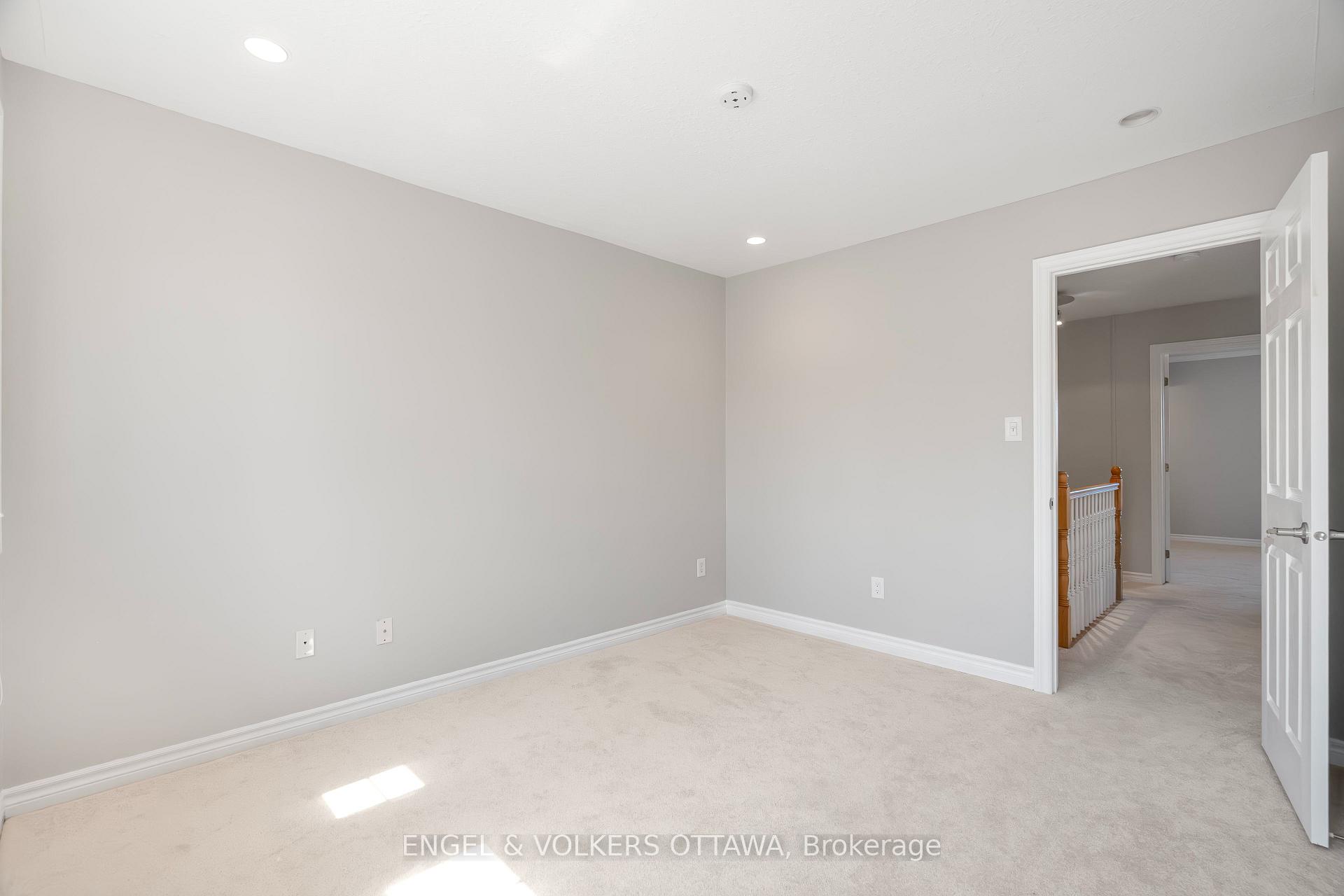 Photo 24 of 17 Wallsend Avenue, Ottawa, Kanata - Morgan's Grant/South March — HOMEH