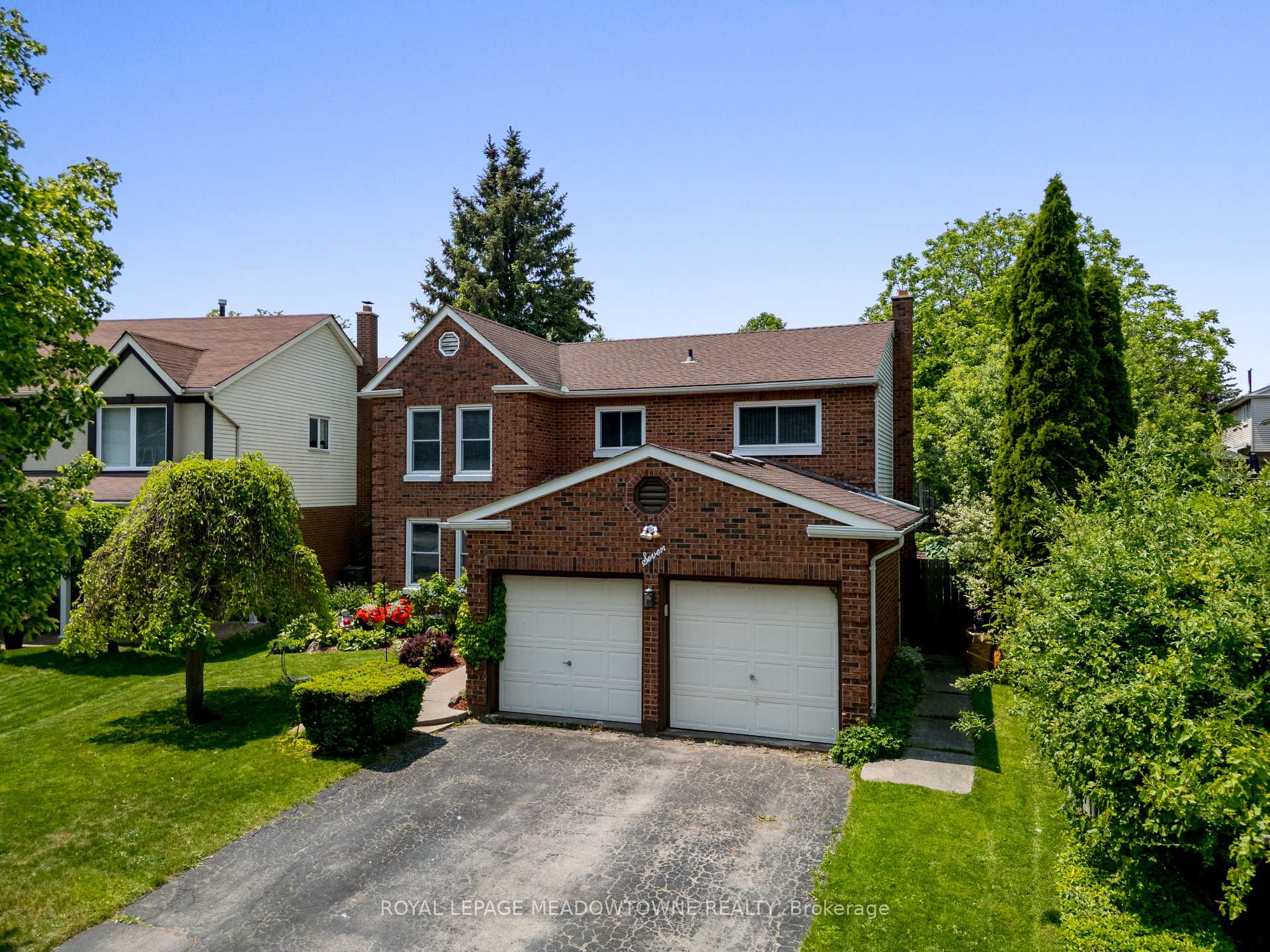 Photo 2 of 7 Deerwood Crescent, Kitchener — HOMEH